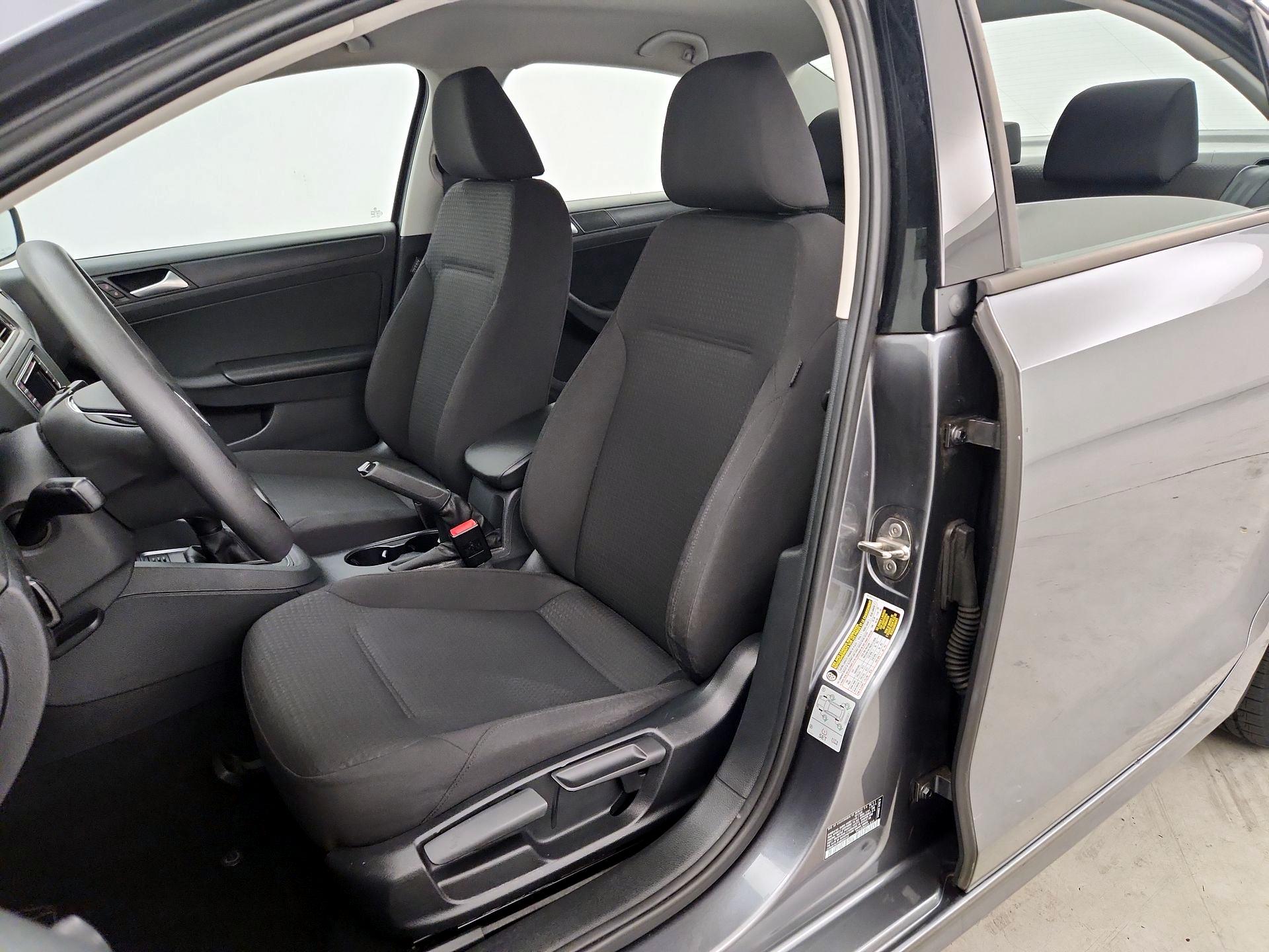 Thumbnail: 2016 Volkswagen Jetta - 11