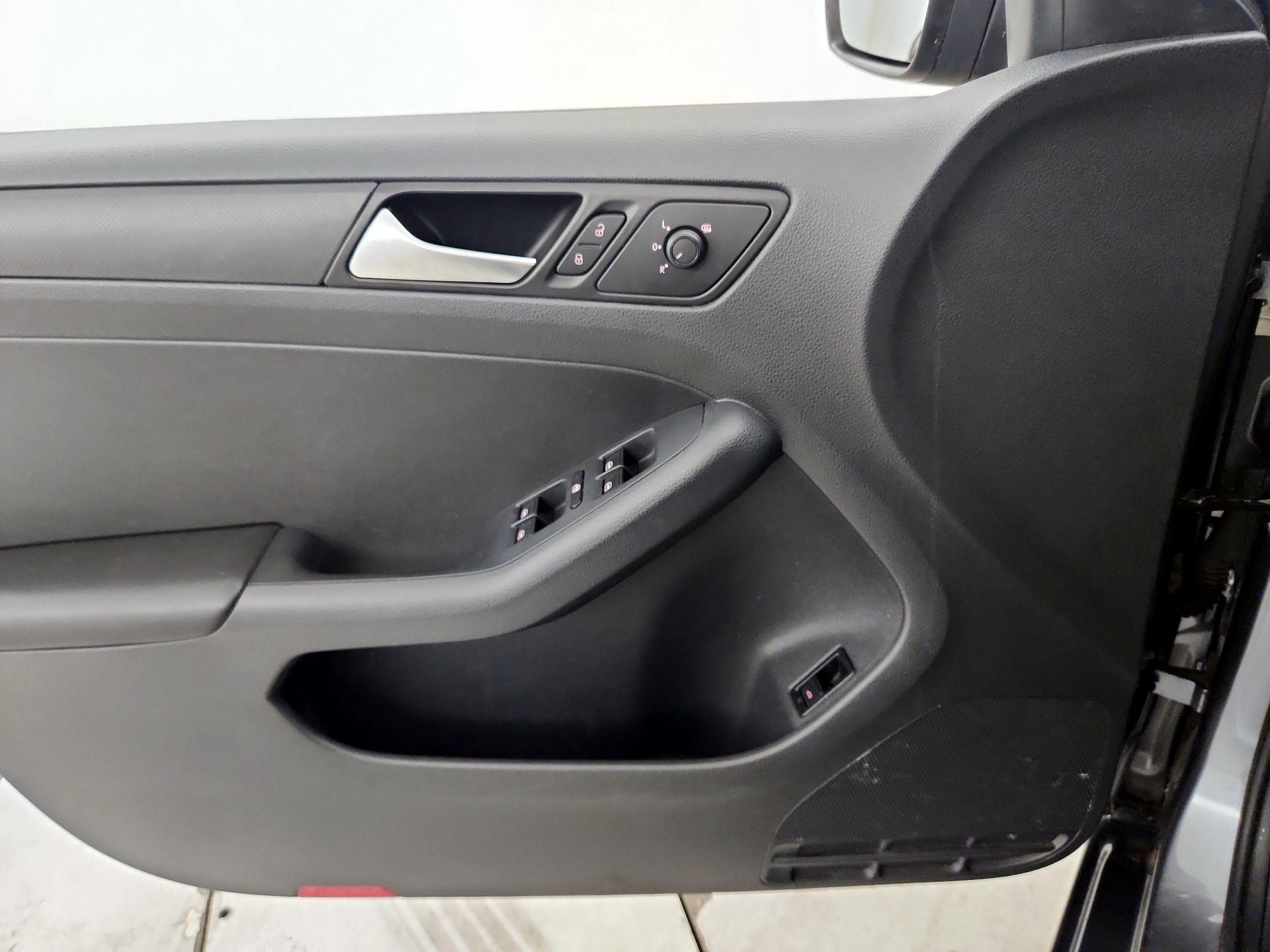 Thumbnail: 2016 Volkswagen Jetta - 12