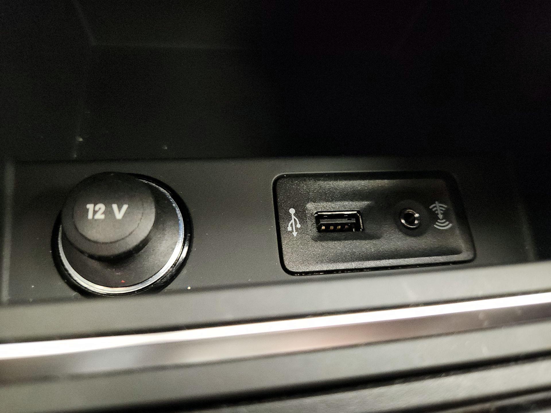 Thumbnail: 2016 Volkswagen Jetta - 18
