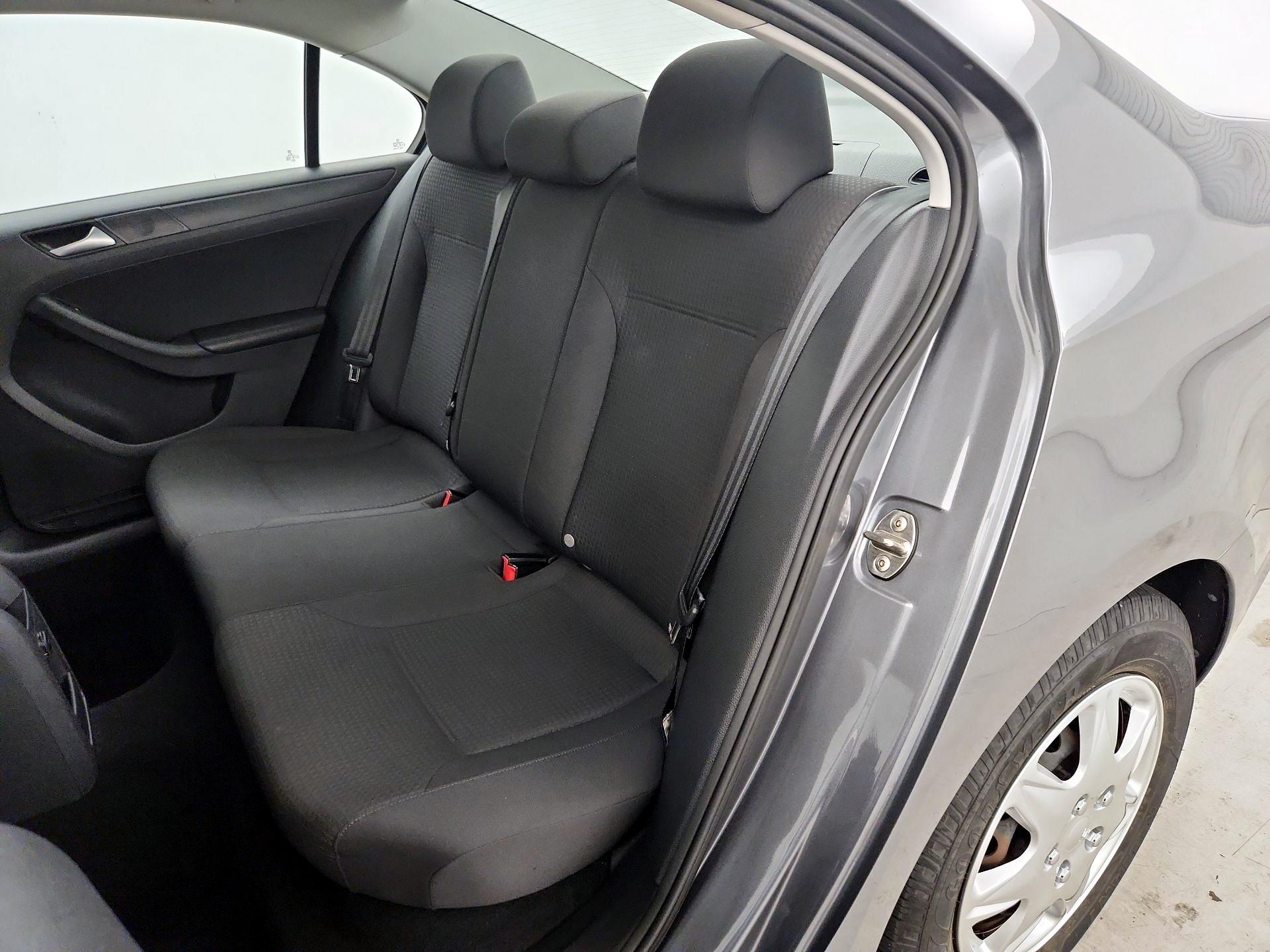 Thumbnail: 2016 Volkswagen Jetta - 19