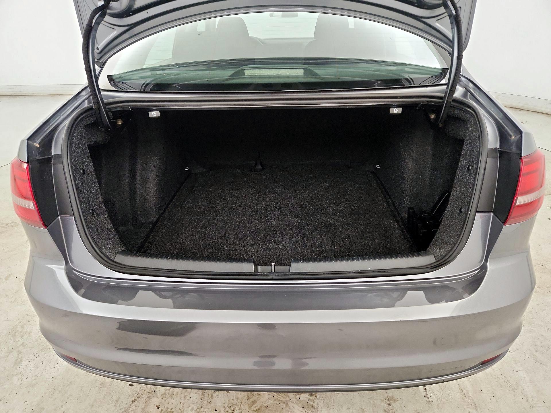 Thumbnail: 2016 Volkswagen Jetta - 20