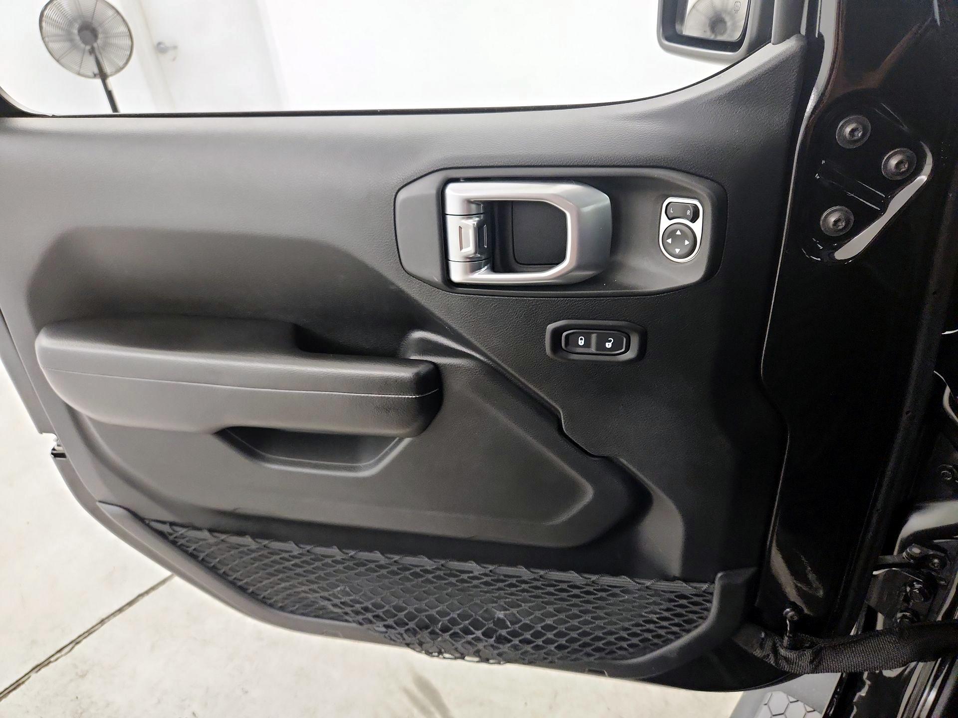 Thumbnail: 2019 Jeep Wrangler - 12