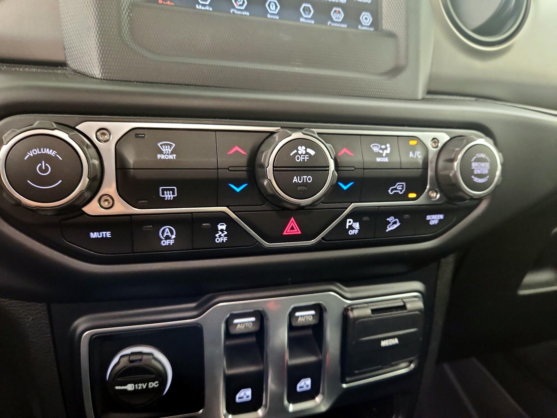 Thumbnail: 2019 Jeep Wrangler - 16