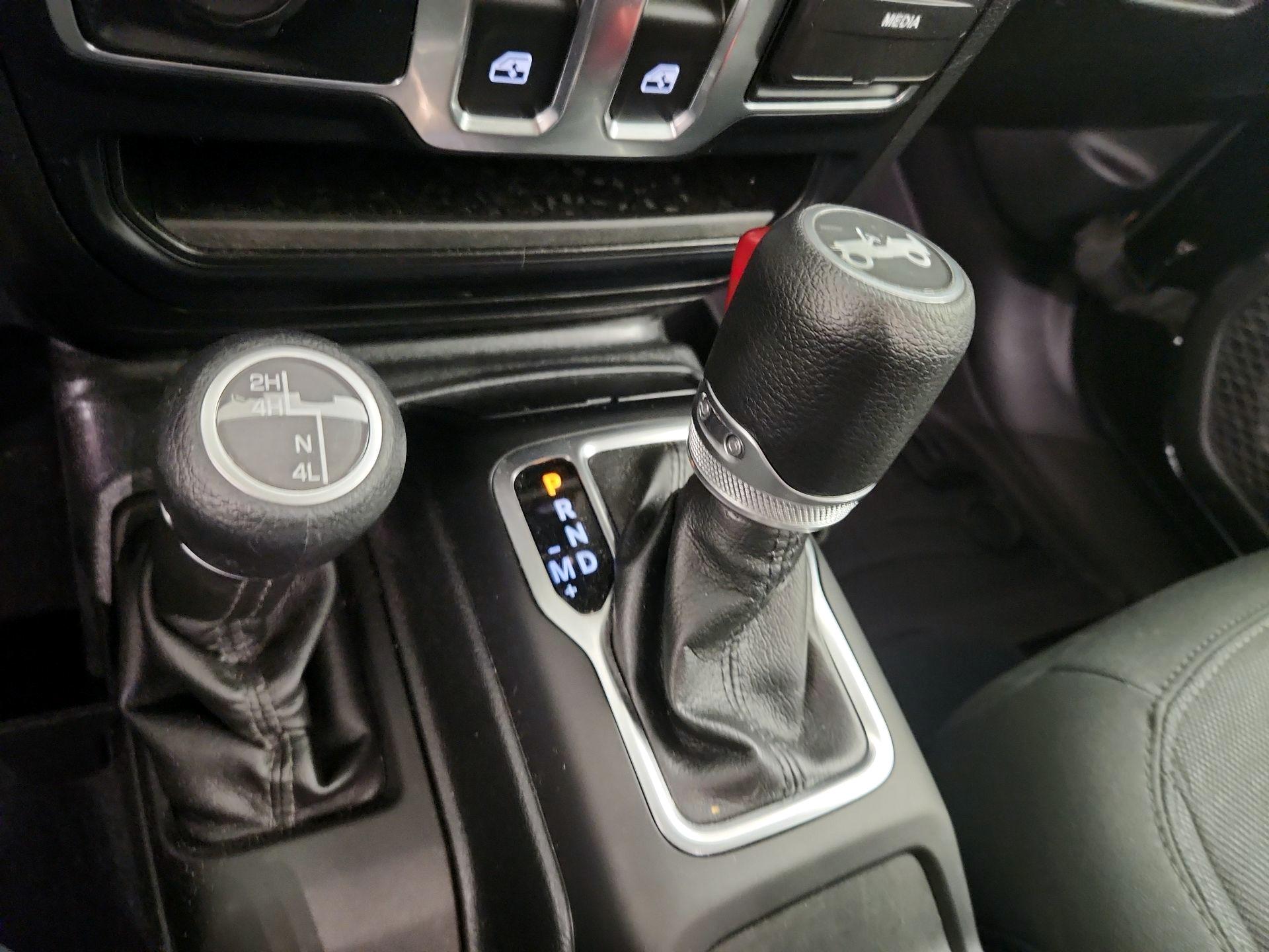 Thumbnail: 2019 Jeep Wrangler - 17
