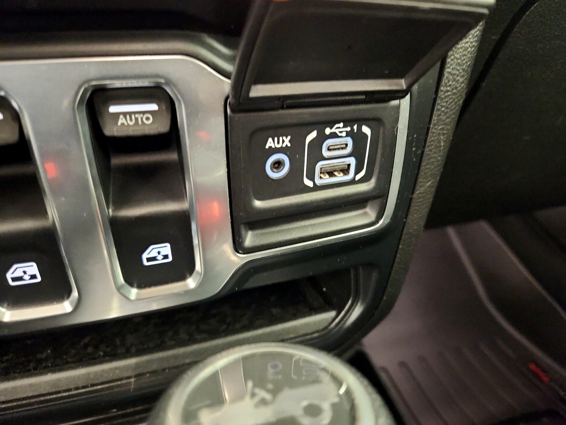 Thumbnail: 2019 Jeep Wrangler - 18