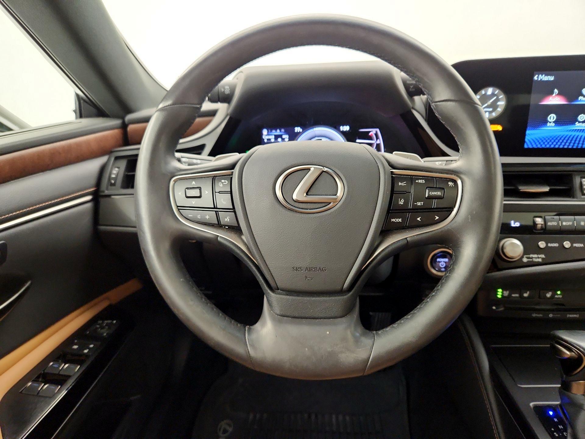 Thumbnail: 2022 Lexus ES - 10