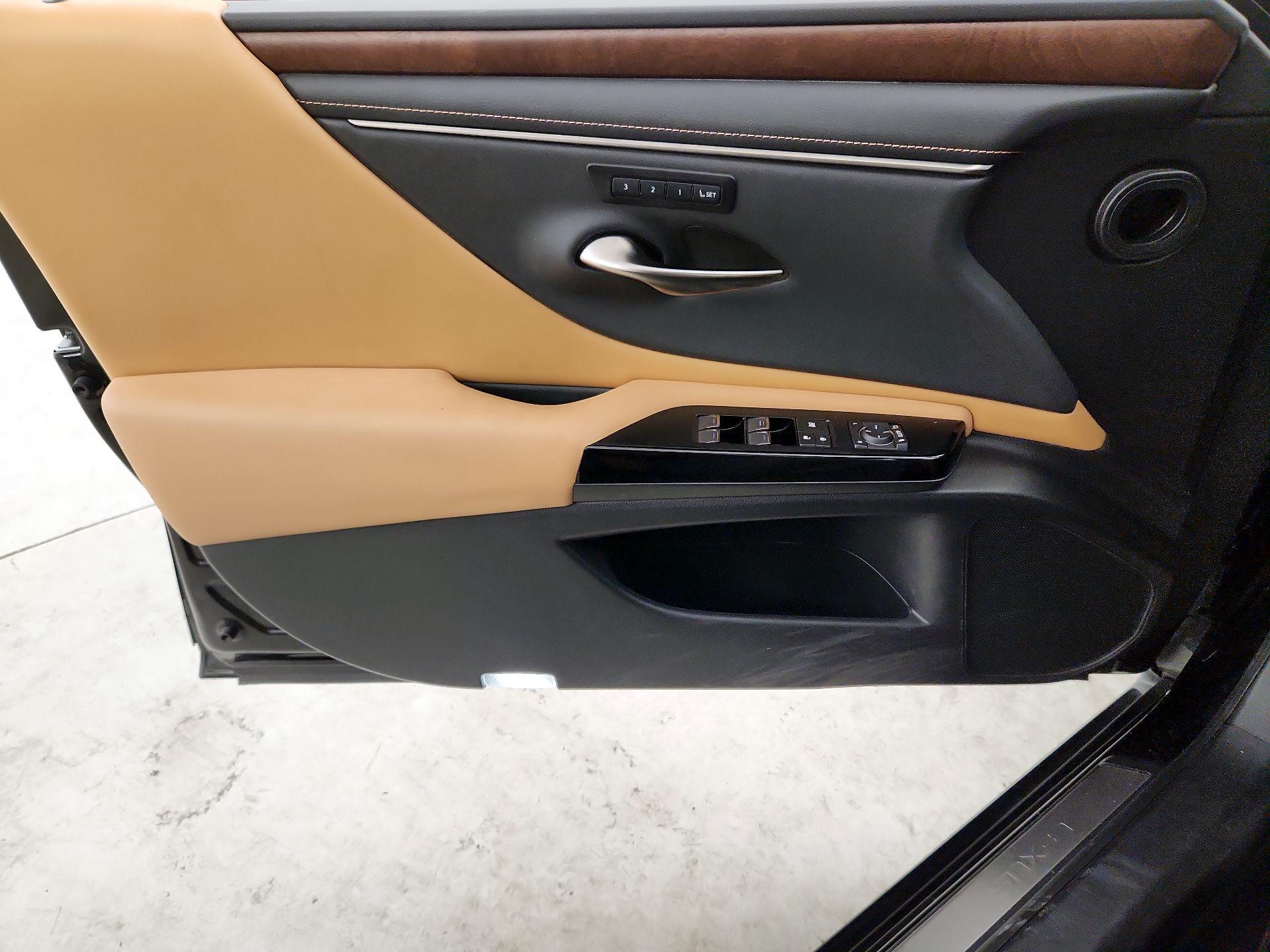 Thumbnail: 2022 Lexus ES - 12