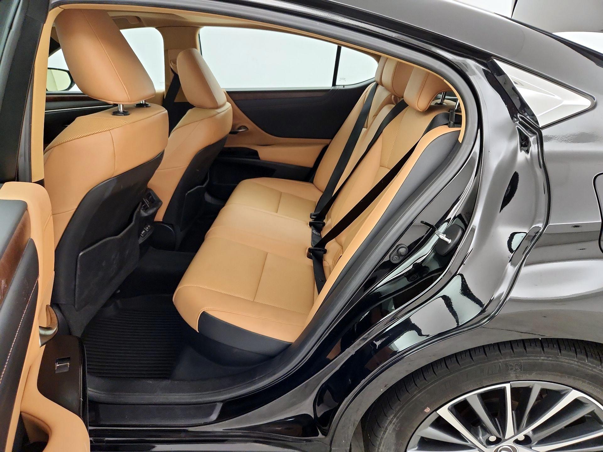 Thumbnail: 2022 Lexus ES - 20
