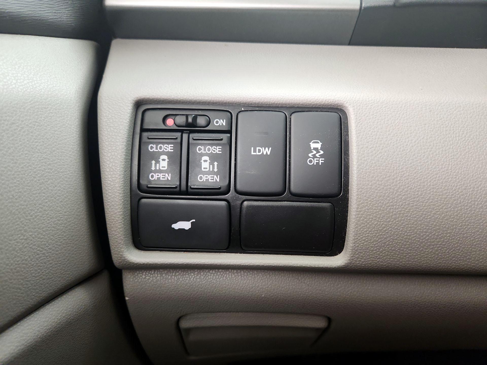 Thumbnail: 2016 Honda Odyssey - 13