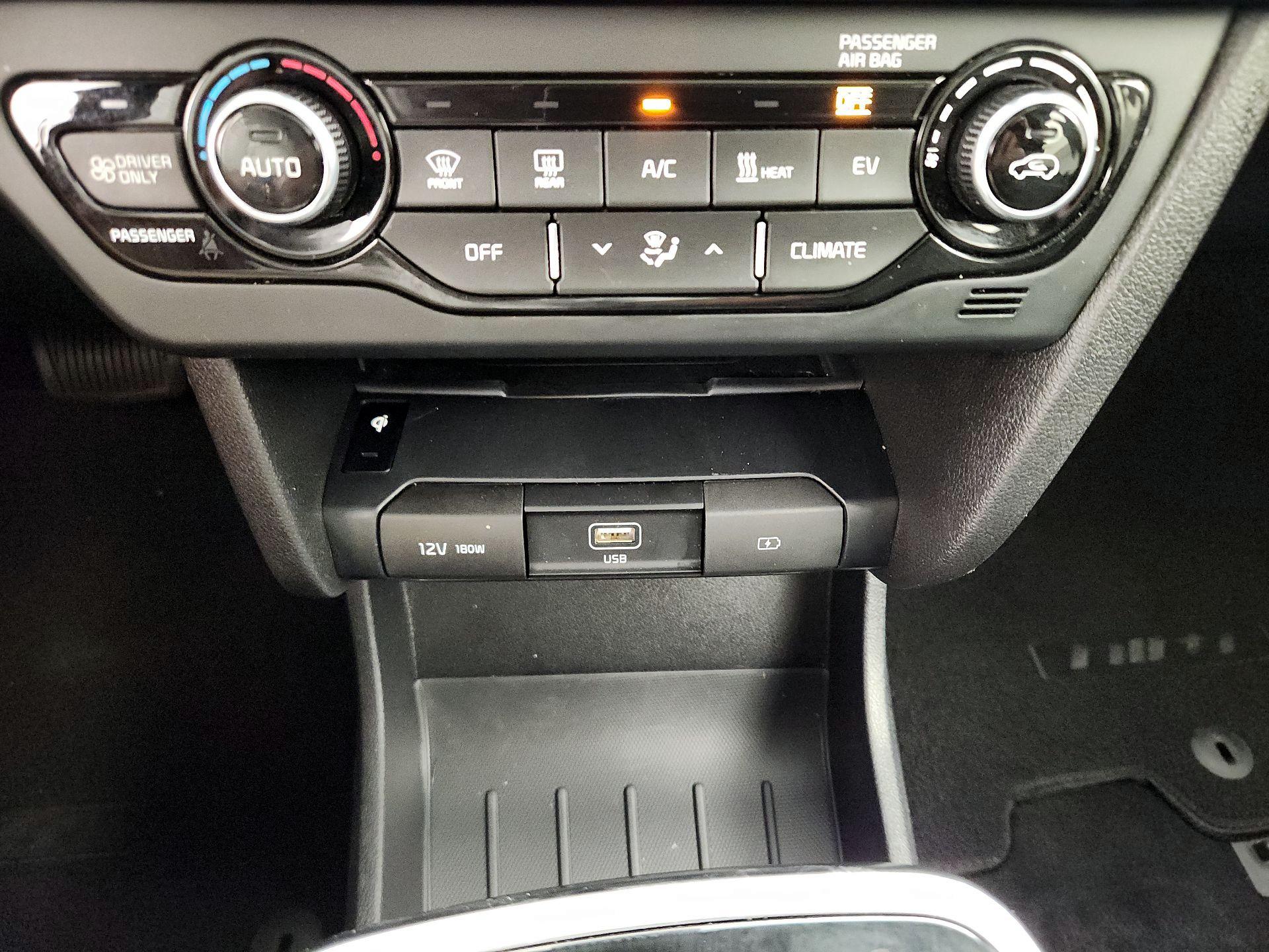 Thumbnail: 2022 Kia Niro - 17