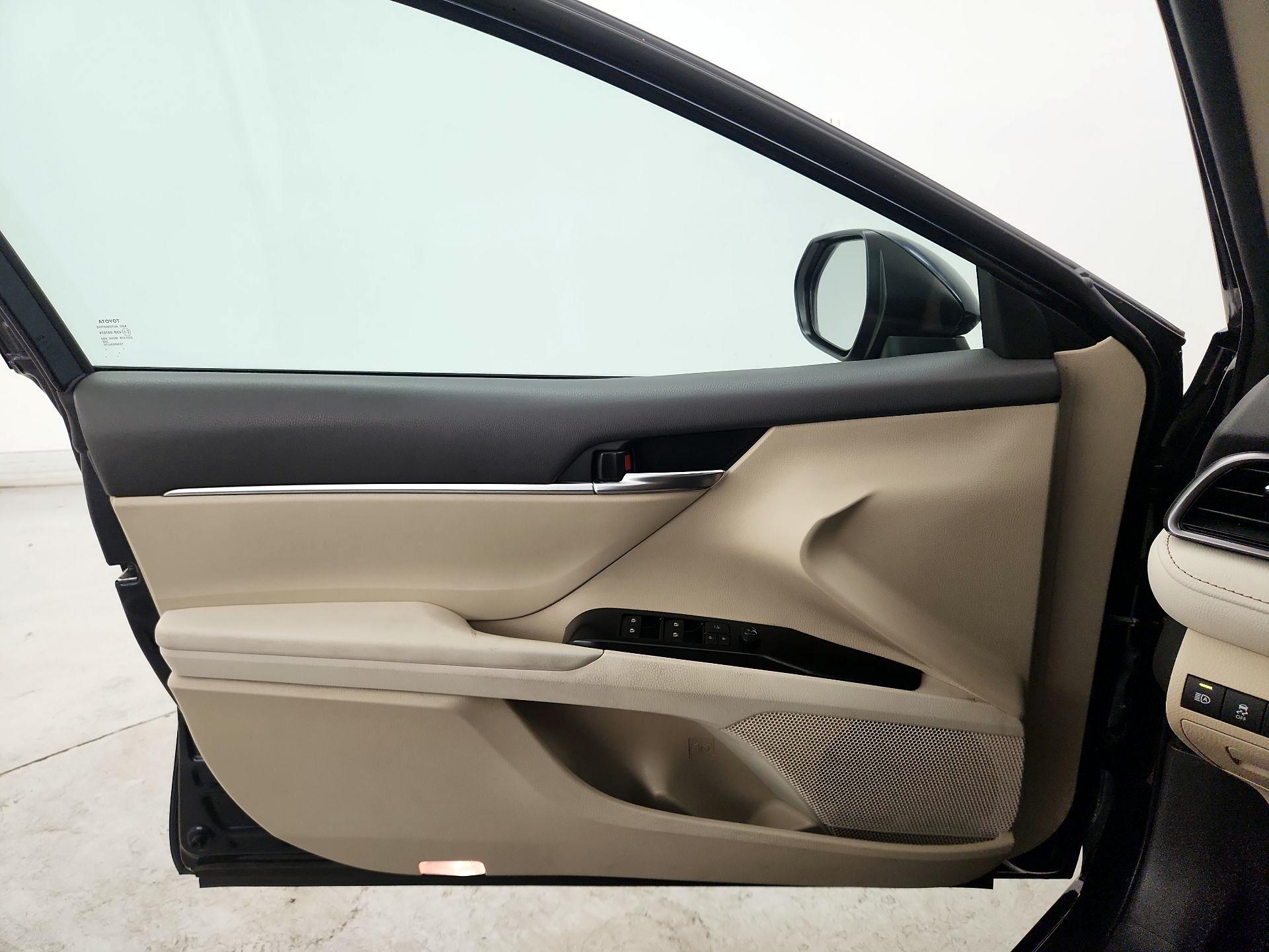 Thumbnail: 2019 Toyota Camry - 12