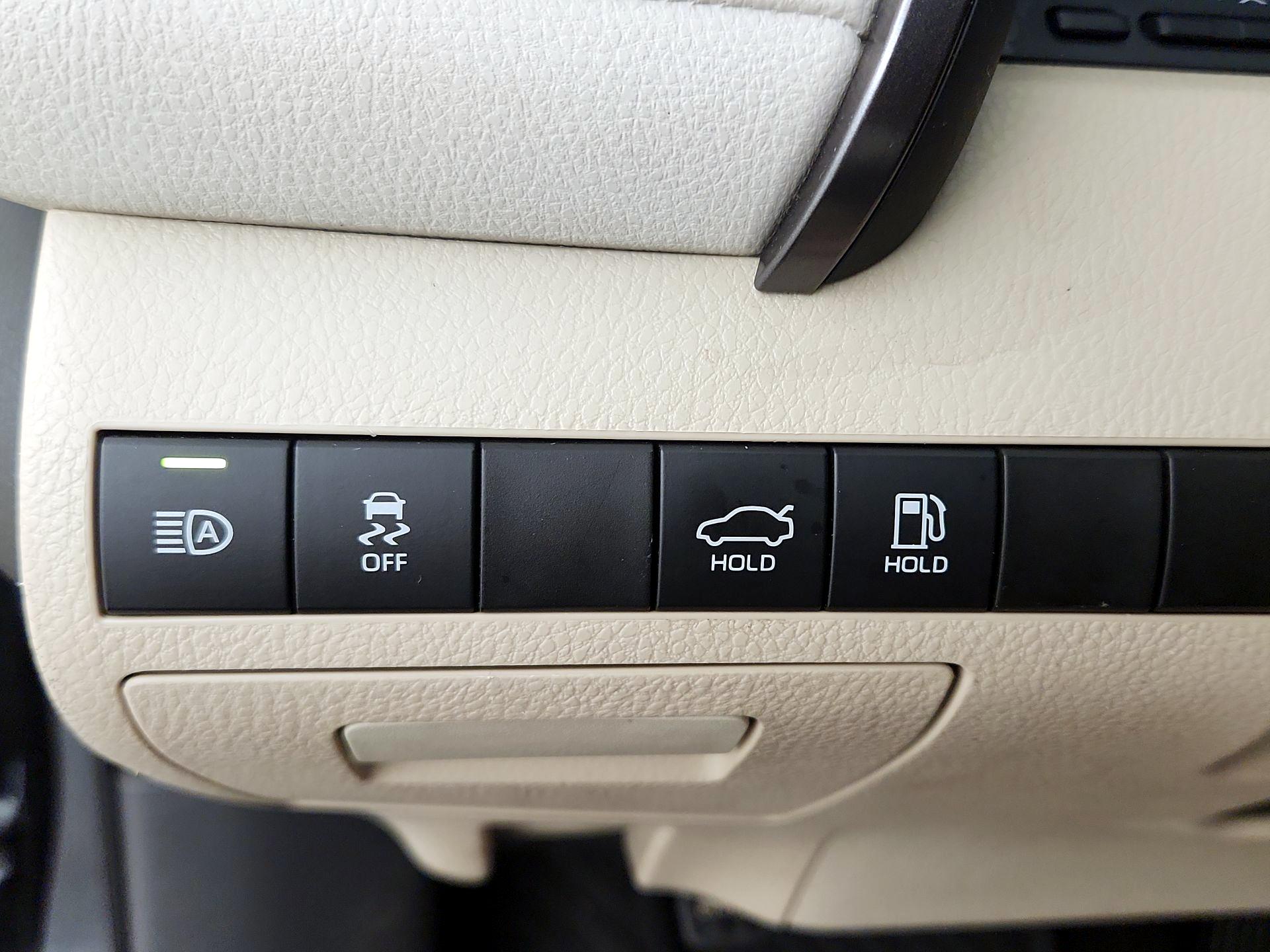 Thumbnail: 2019 Toyota Camry - 13