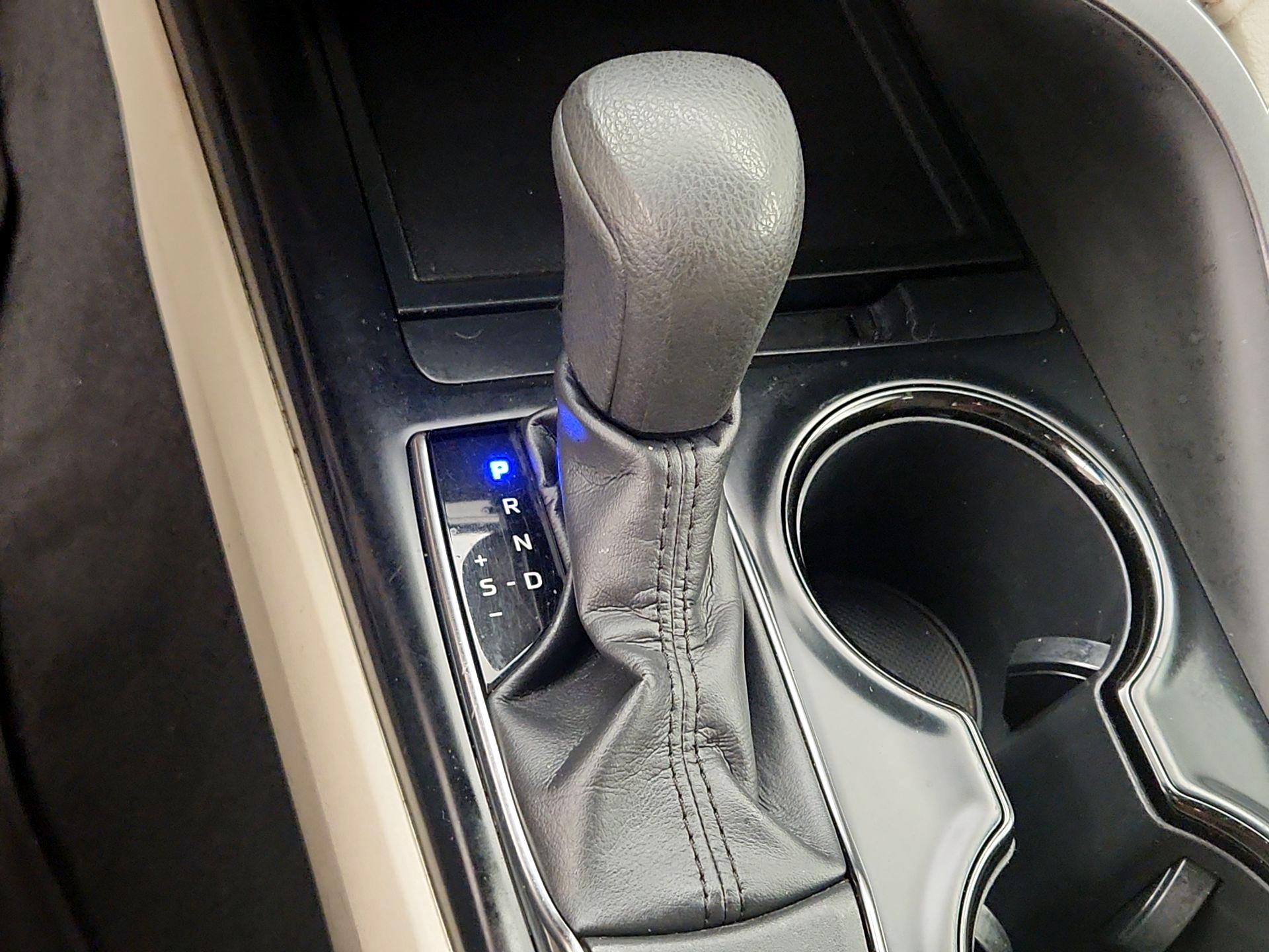 Thumbnail: 2019 Toyota Camry - 17
