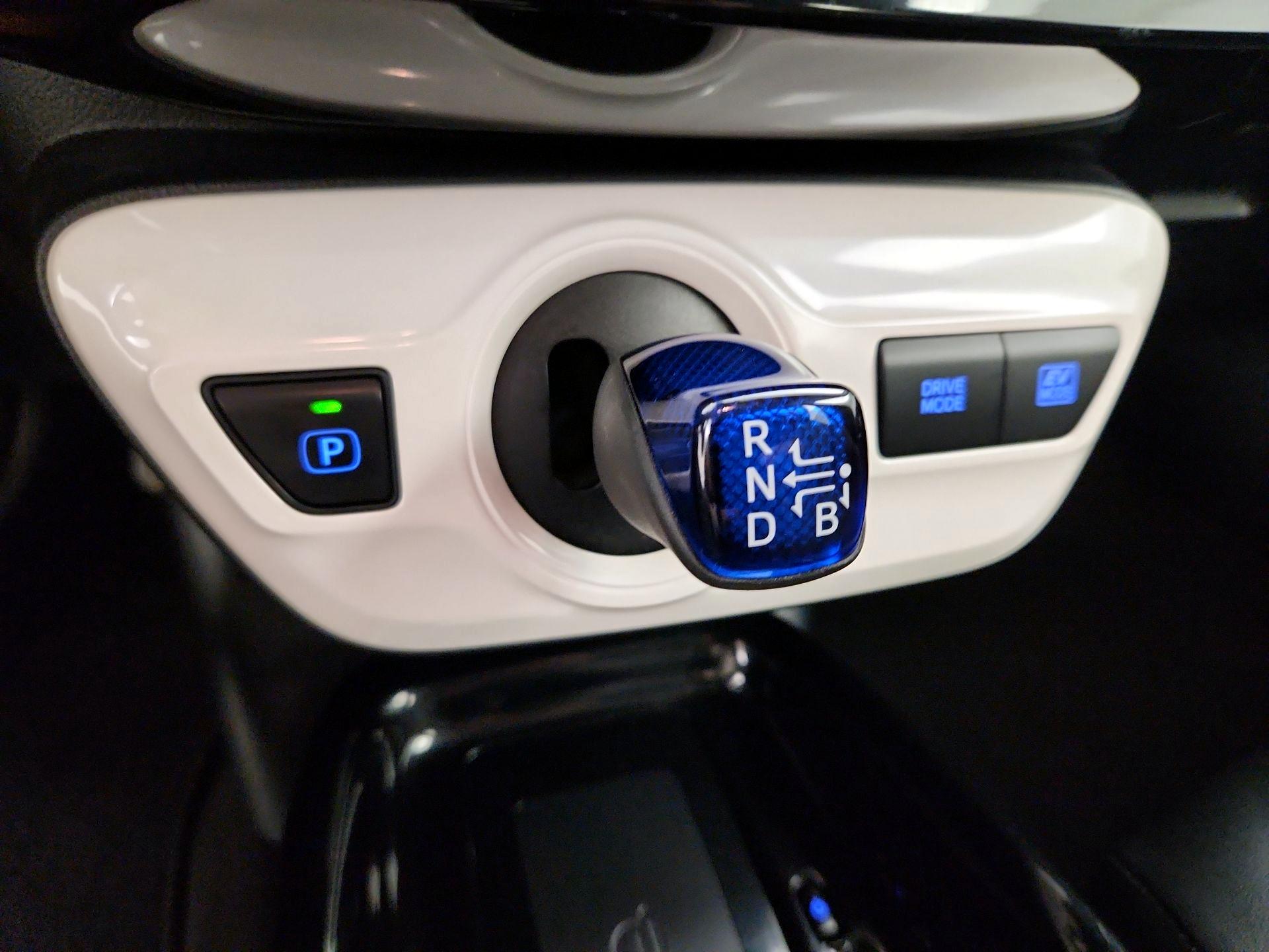 Thumbnail: 2017 Toyota Prius - 18