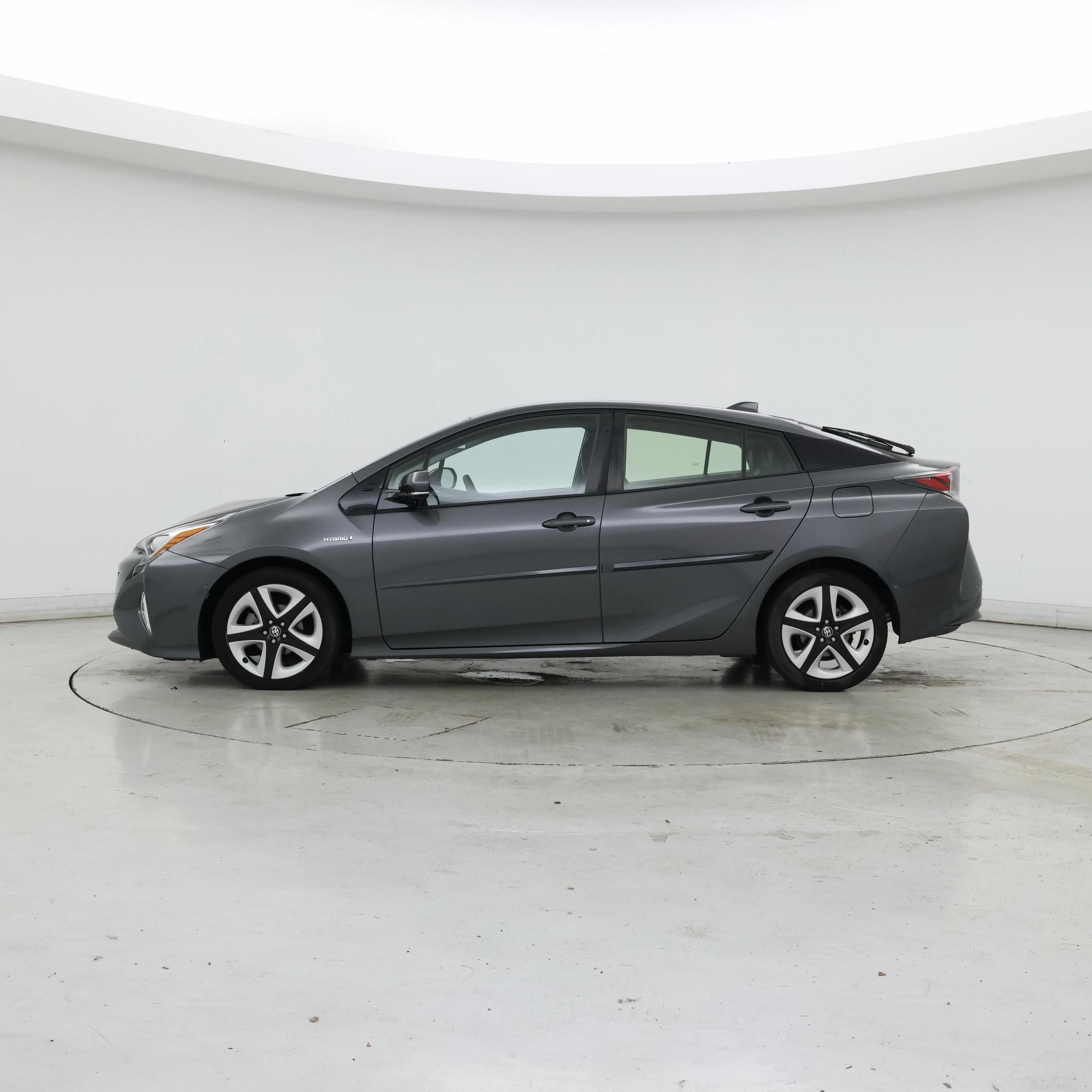 Thumbnail: 2017 Toyota Prius - 3