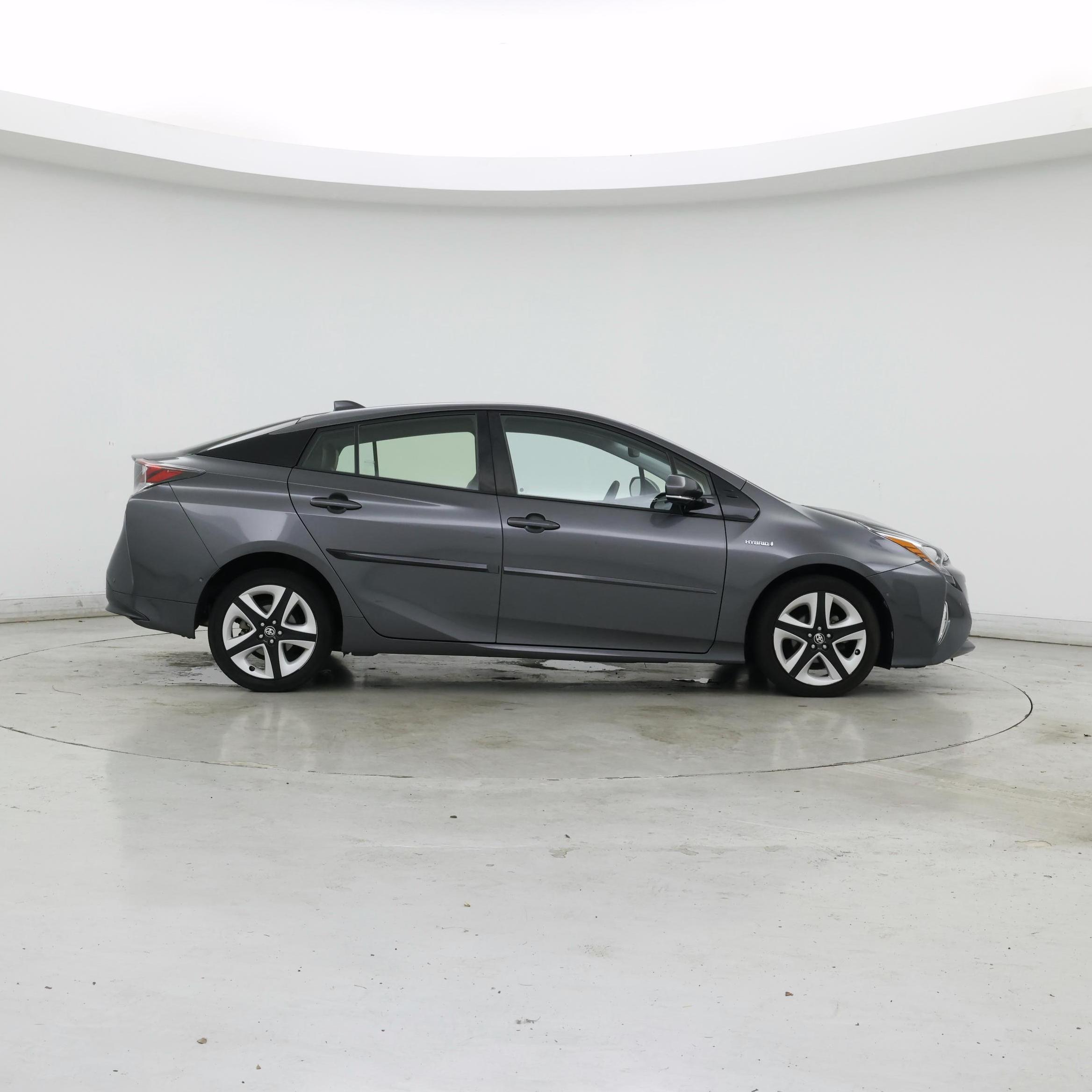 Thumbnail: 2017 Toyota Prius - 7