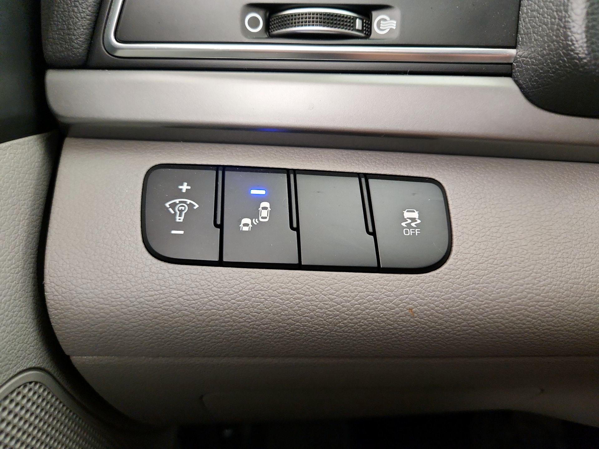 Thumbnail: 2017 Hyundai Elantra - 13