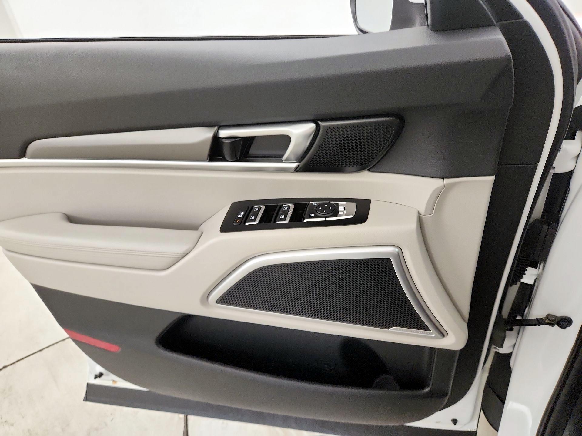 Thumbnail: 2020 Kia Telluride - 12