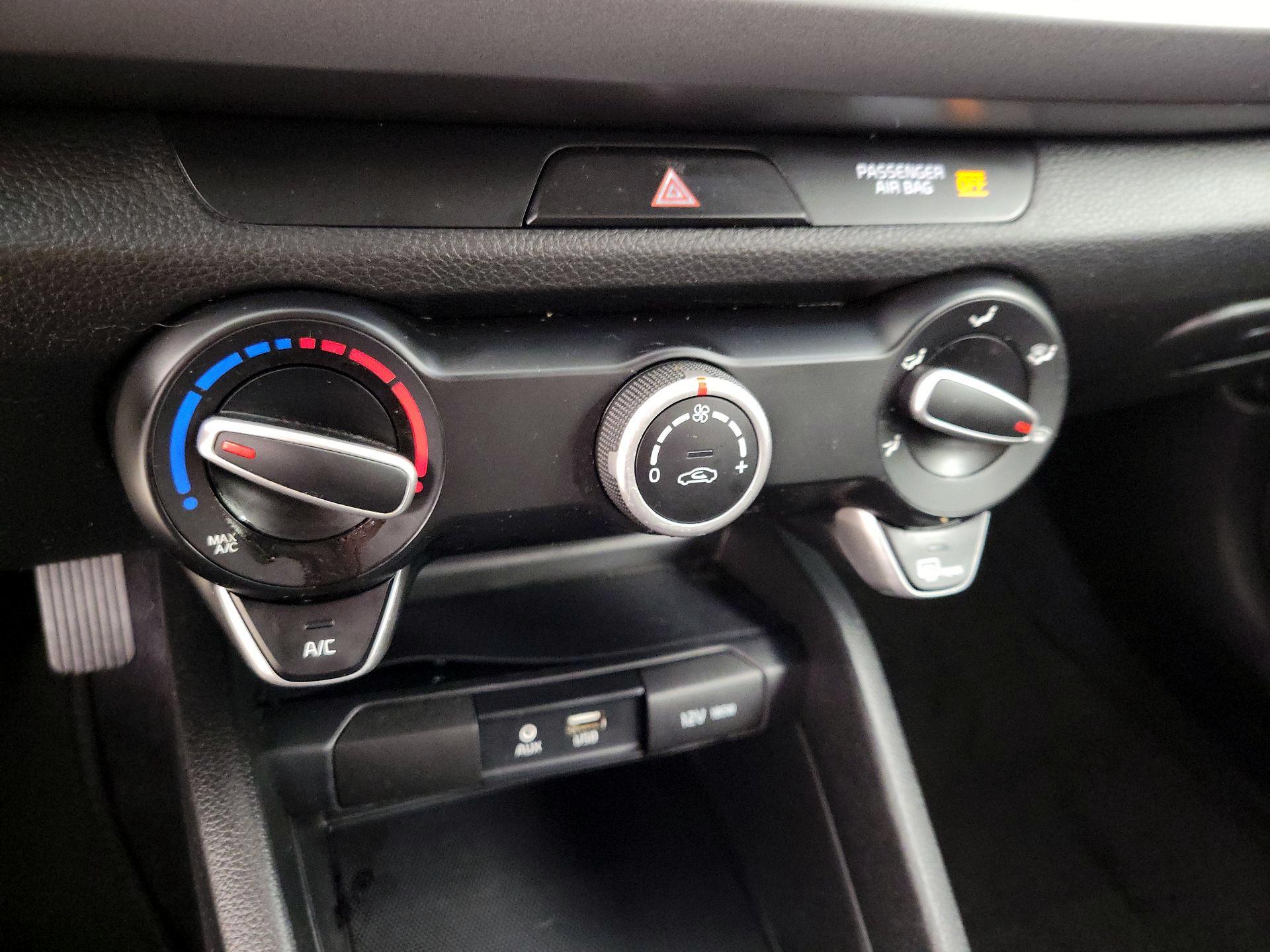 Thumbnail: 2018 Kia Rio - 16