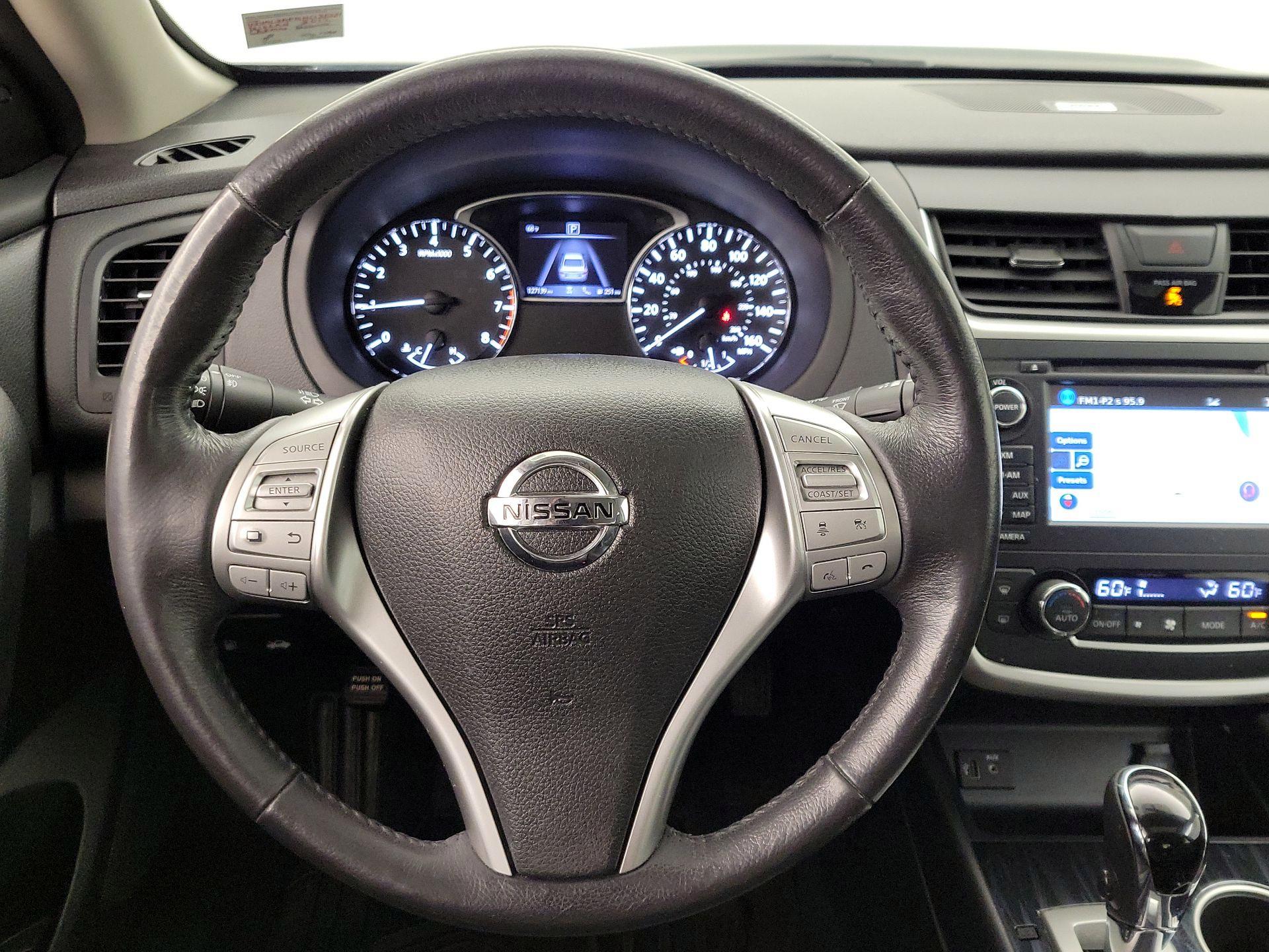 Thumbnail: 2017 Nissan Altima - 10