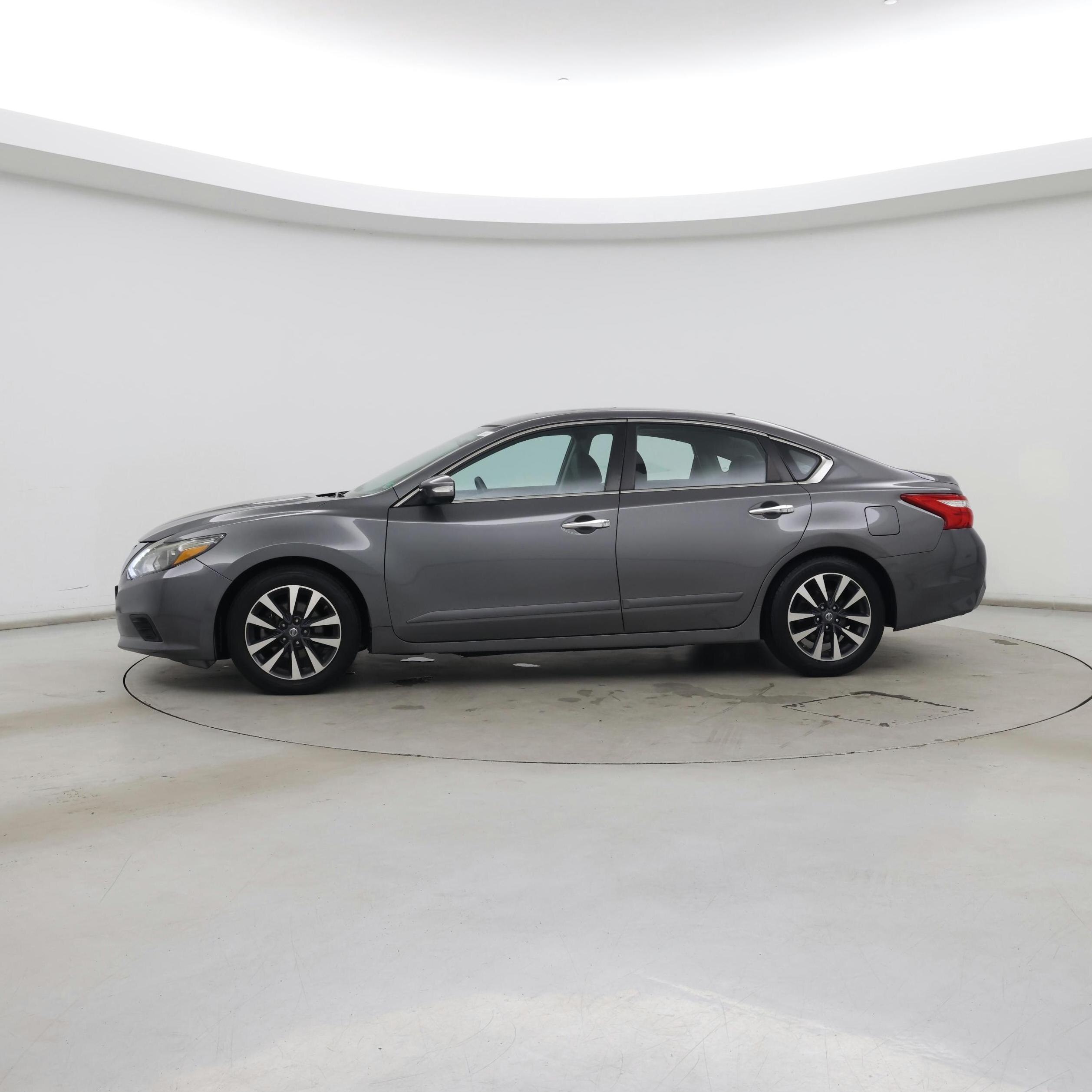 Thumbnail: 2017 Nissan Altima - 3