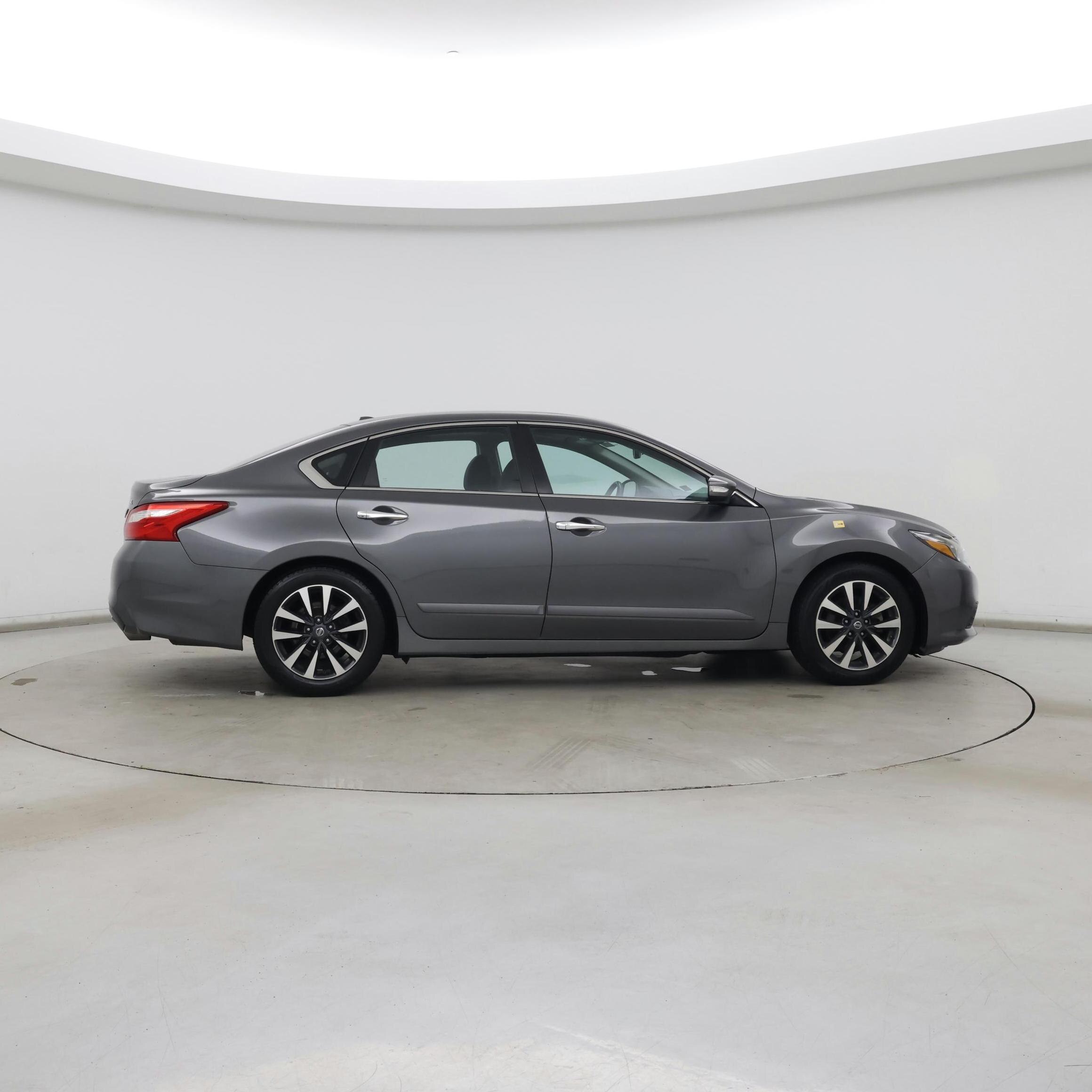 Thumbnail: 2017 Nissan Altima - 7