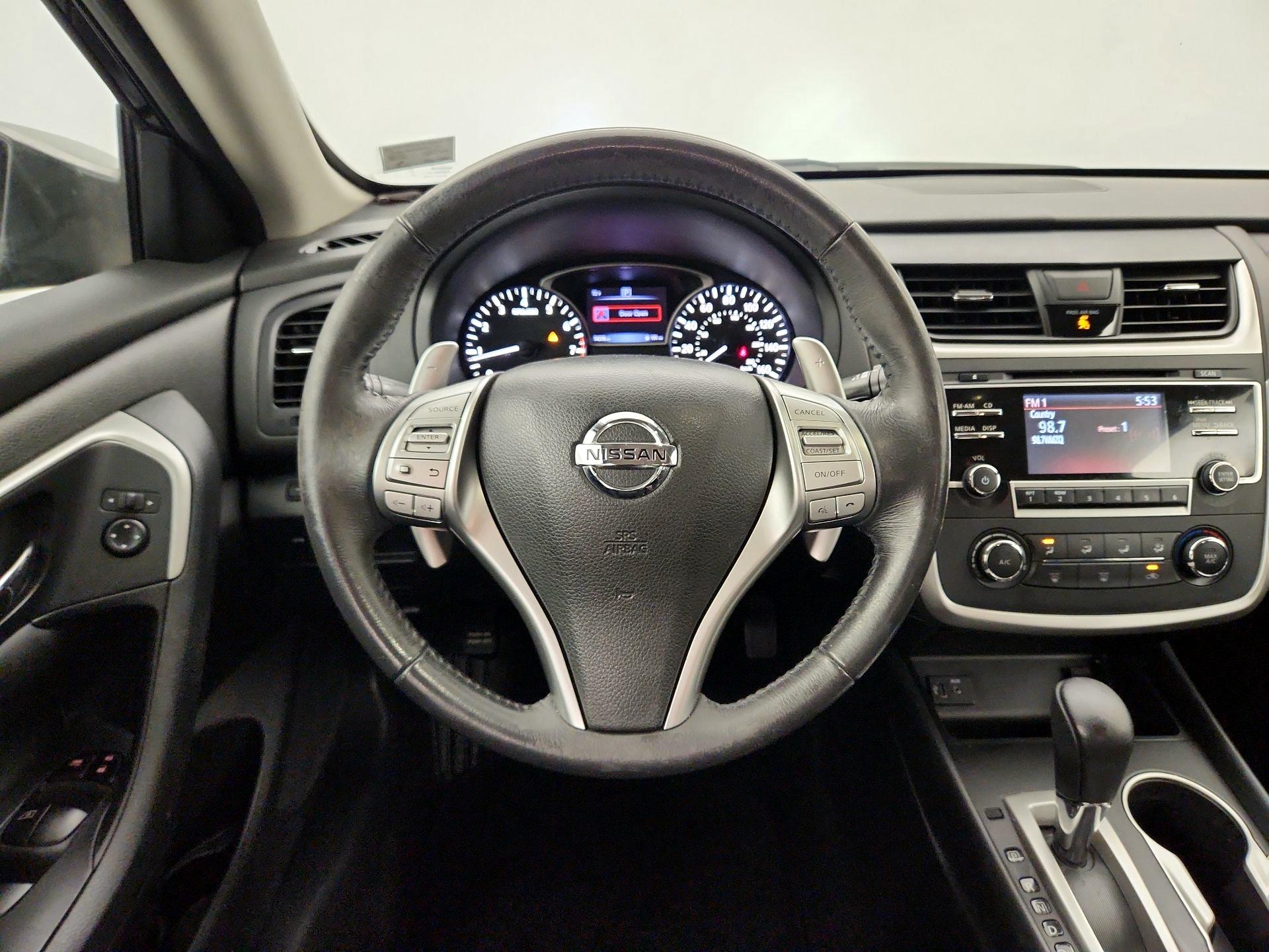 Thumbnail: 2017 Nissan Altima - 10