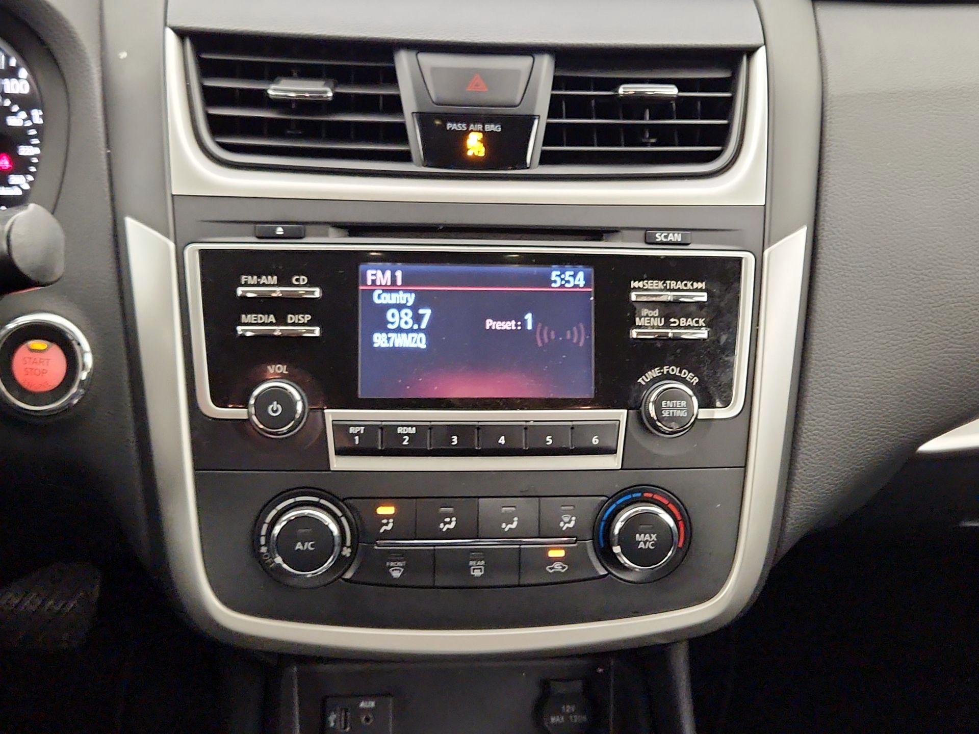 Thumbnail: 2017 Nissan Altima - 16