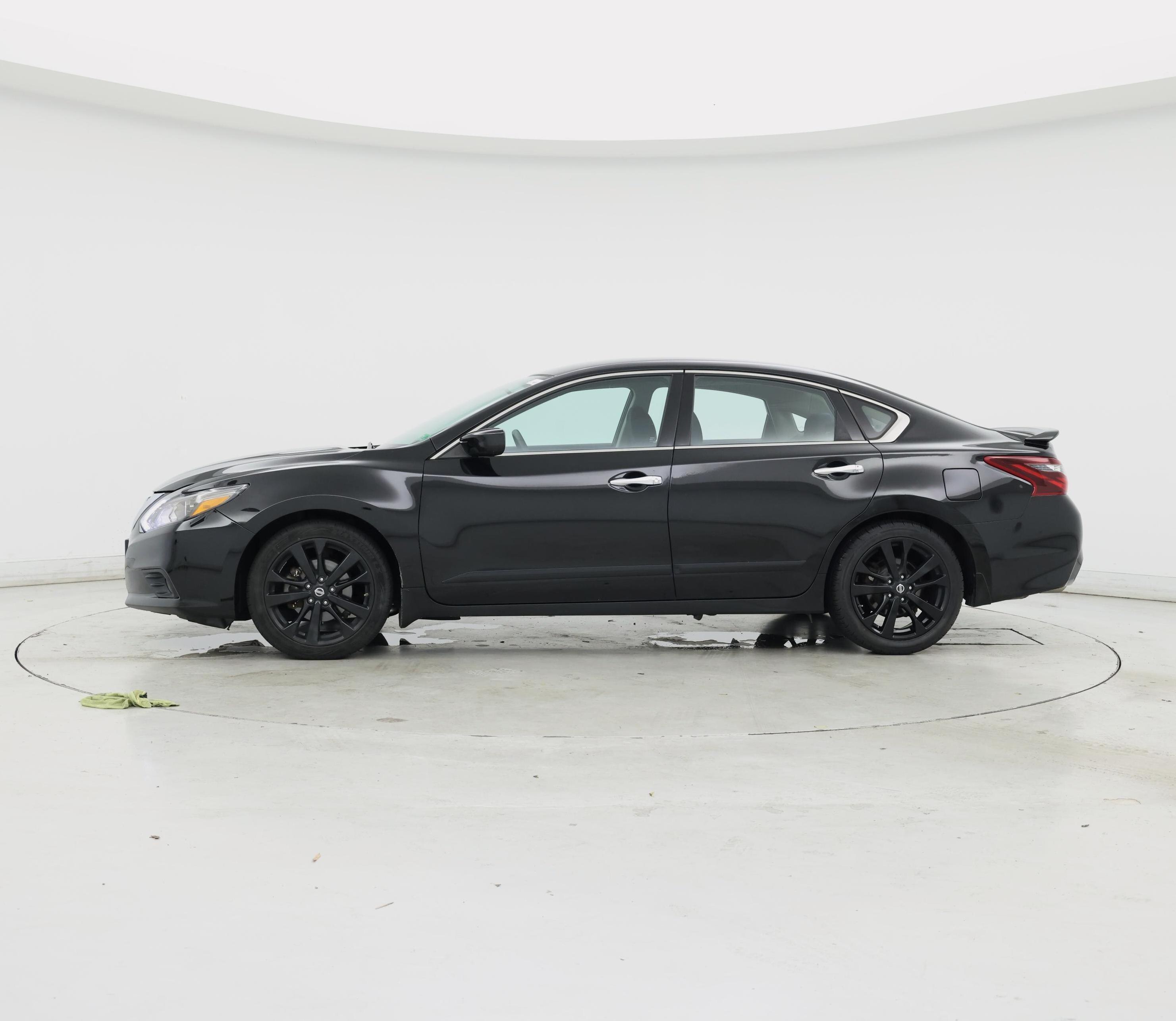 Thumbnail: 2017 Nissan Altima - 3