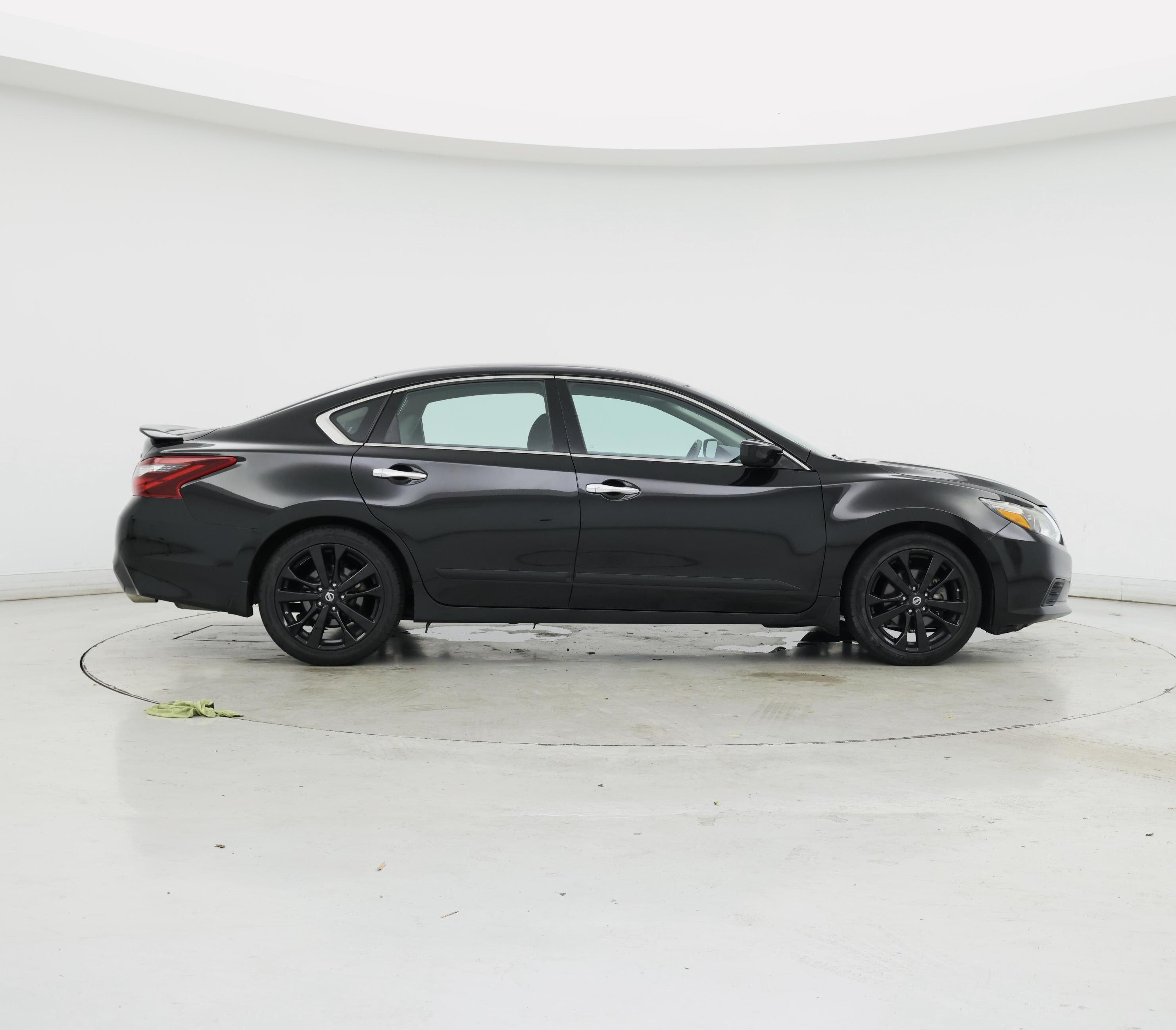 Thumbnail: 2017 Nissan Altima - 7