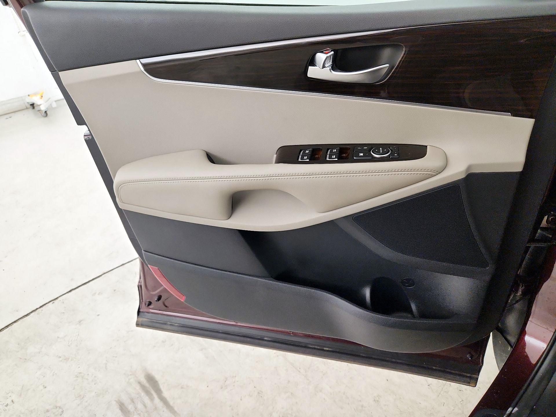 Thumbnail: 2020 Kia Sorento - 12