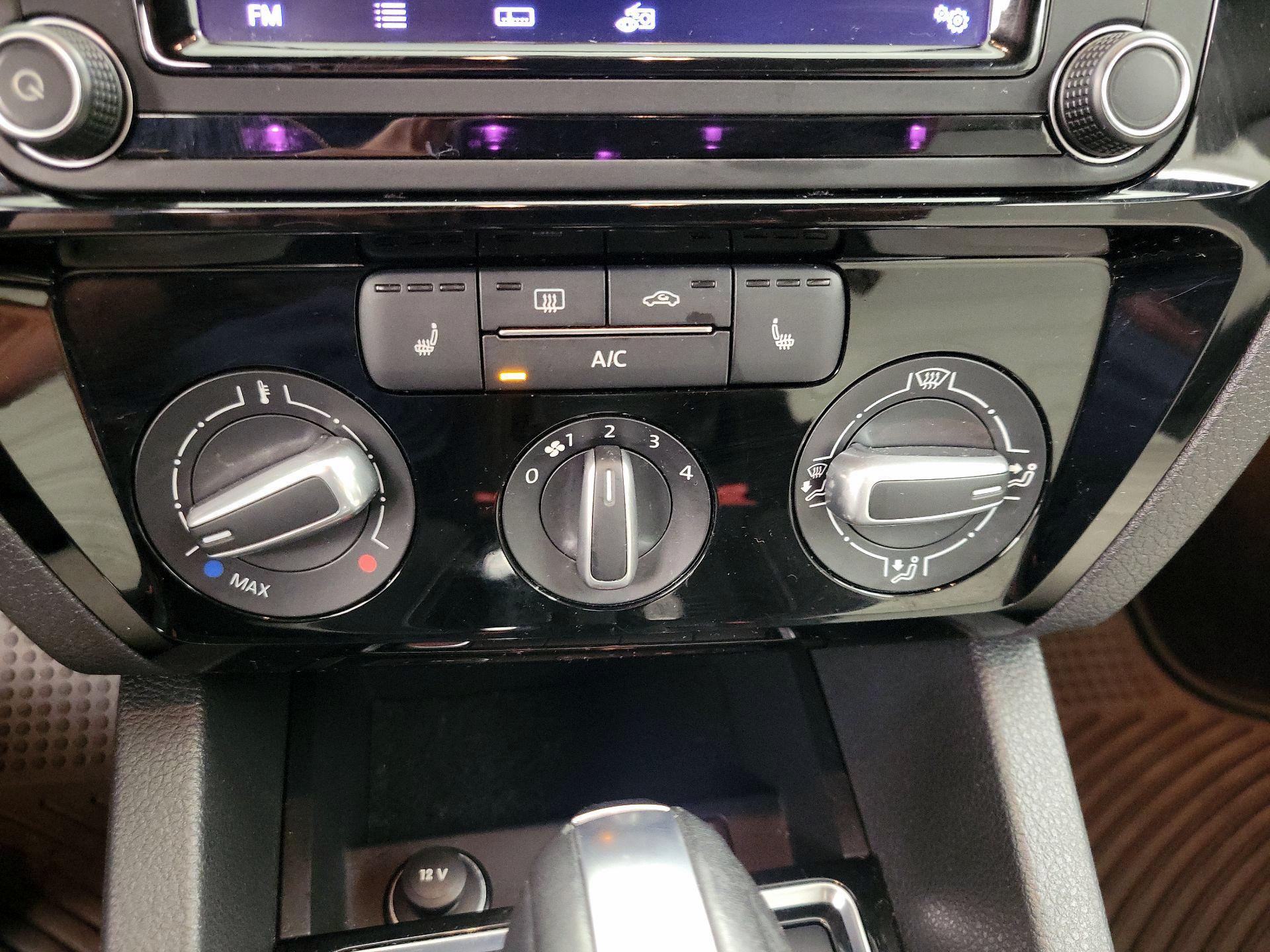 Thumbnail: 2016 Volkswagen Jetta - 17