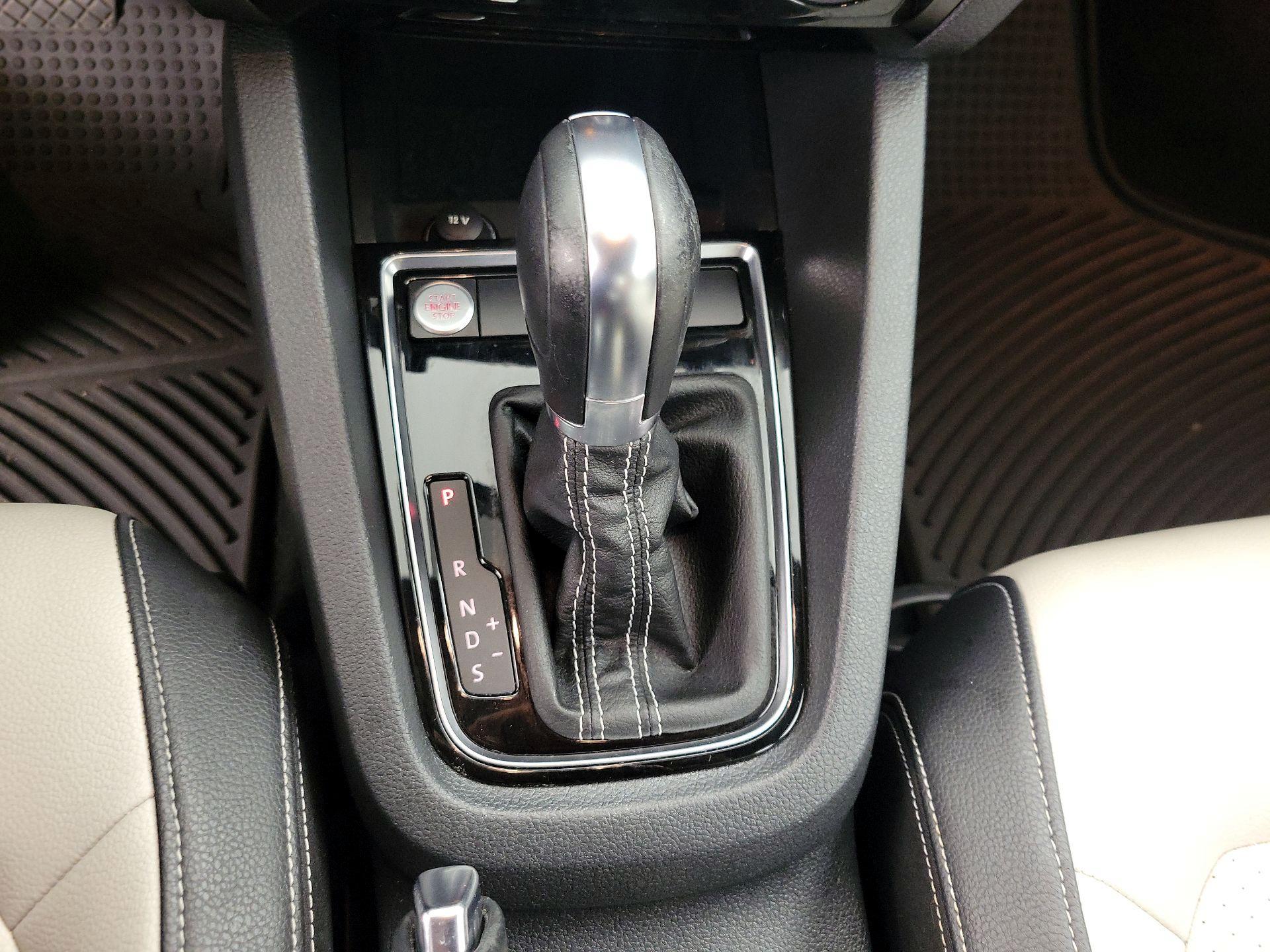 Thumbnail: 2016 Volkswagen Jetta - 18