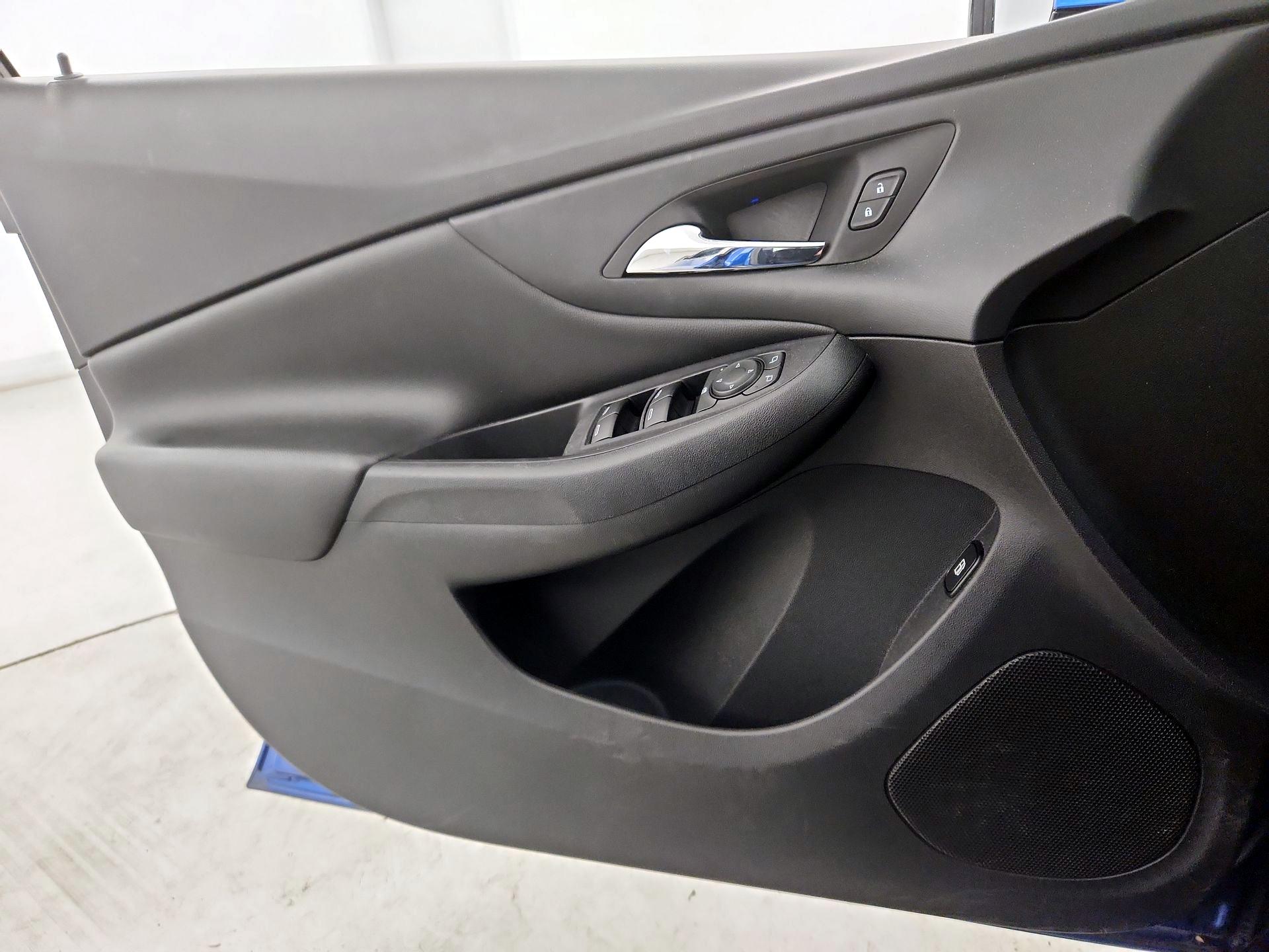 Thumbnail: 2018 Chevrolet Volt - 12
