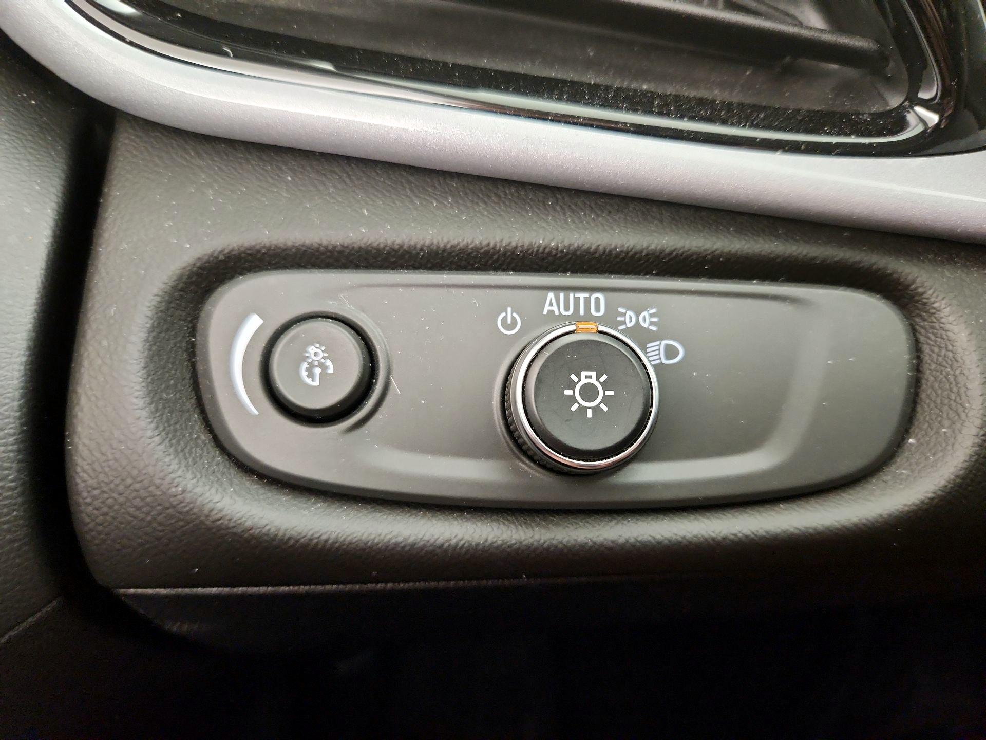 Thumbnail: 2018 Chevrolet Volt - 13