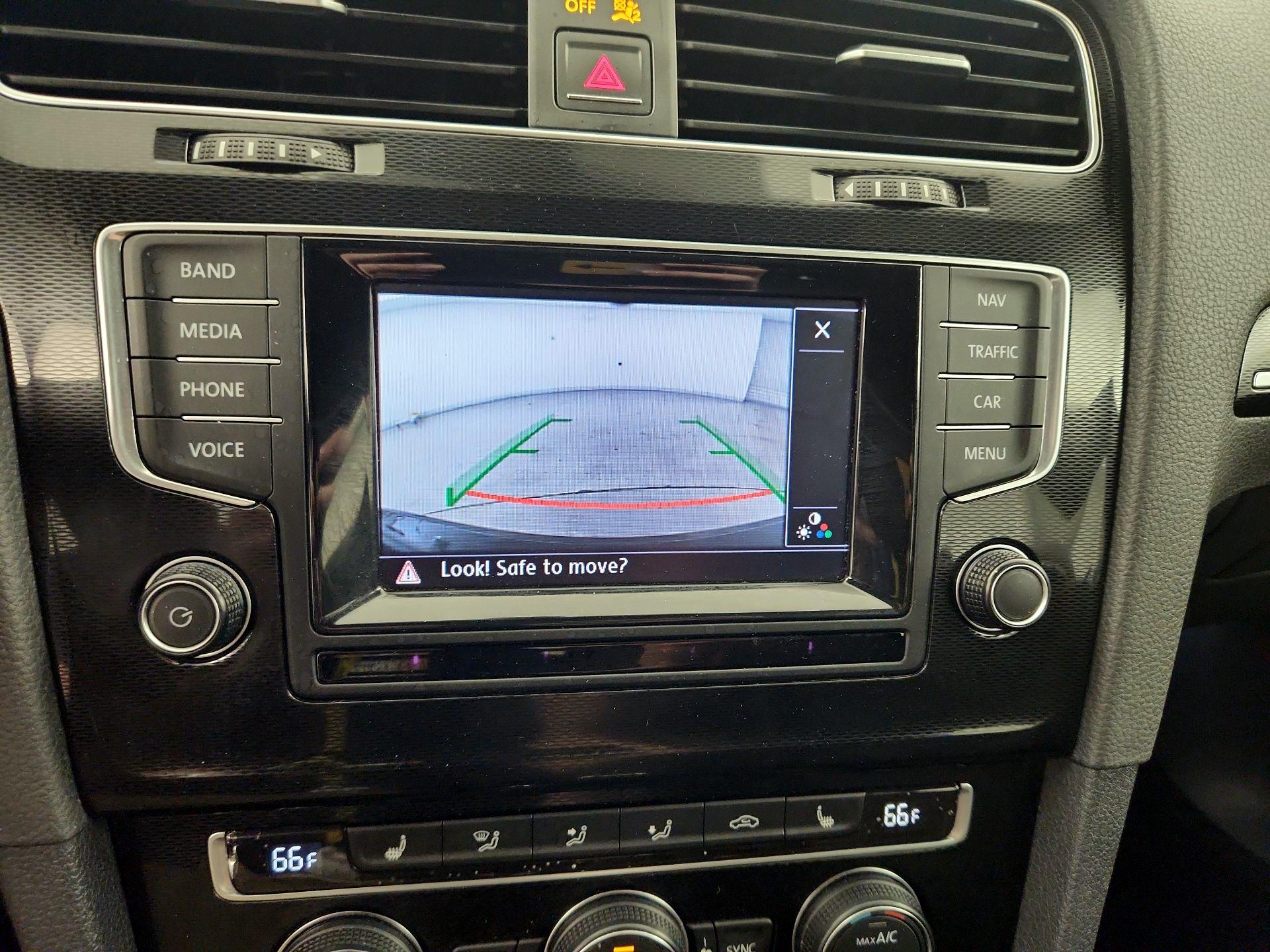 Thumbnail: 2015 Volkswagen Golf - 14