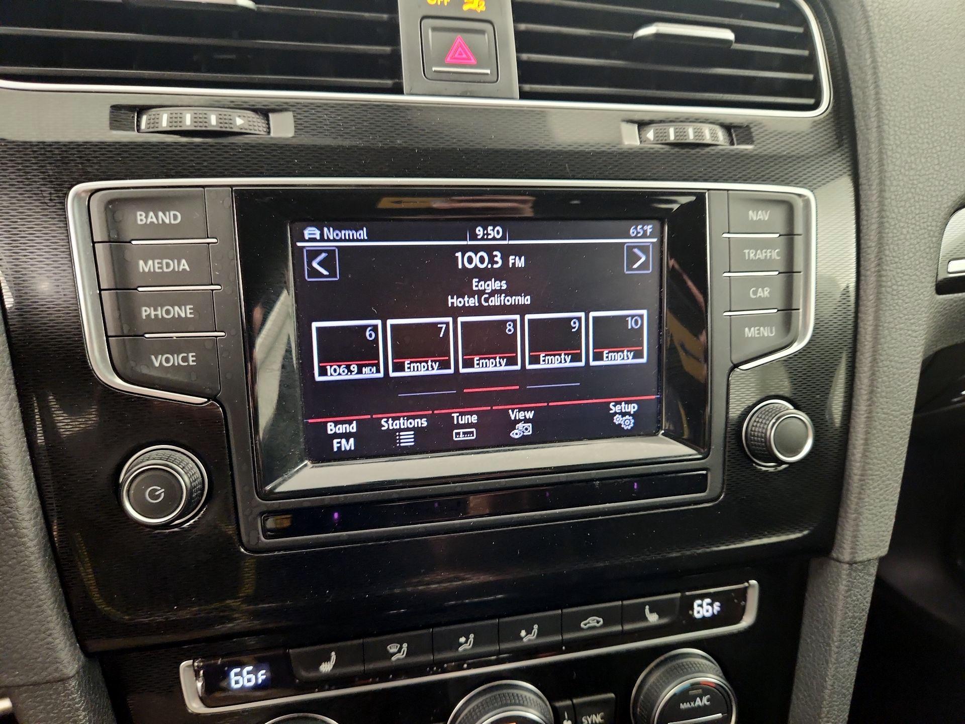 Thumbnail: 2015 Volkswagen Golf - 15