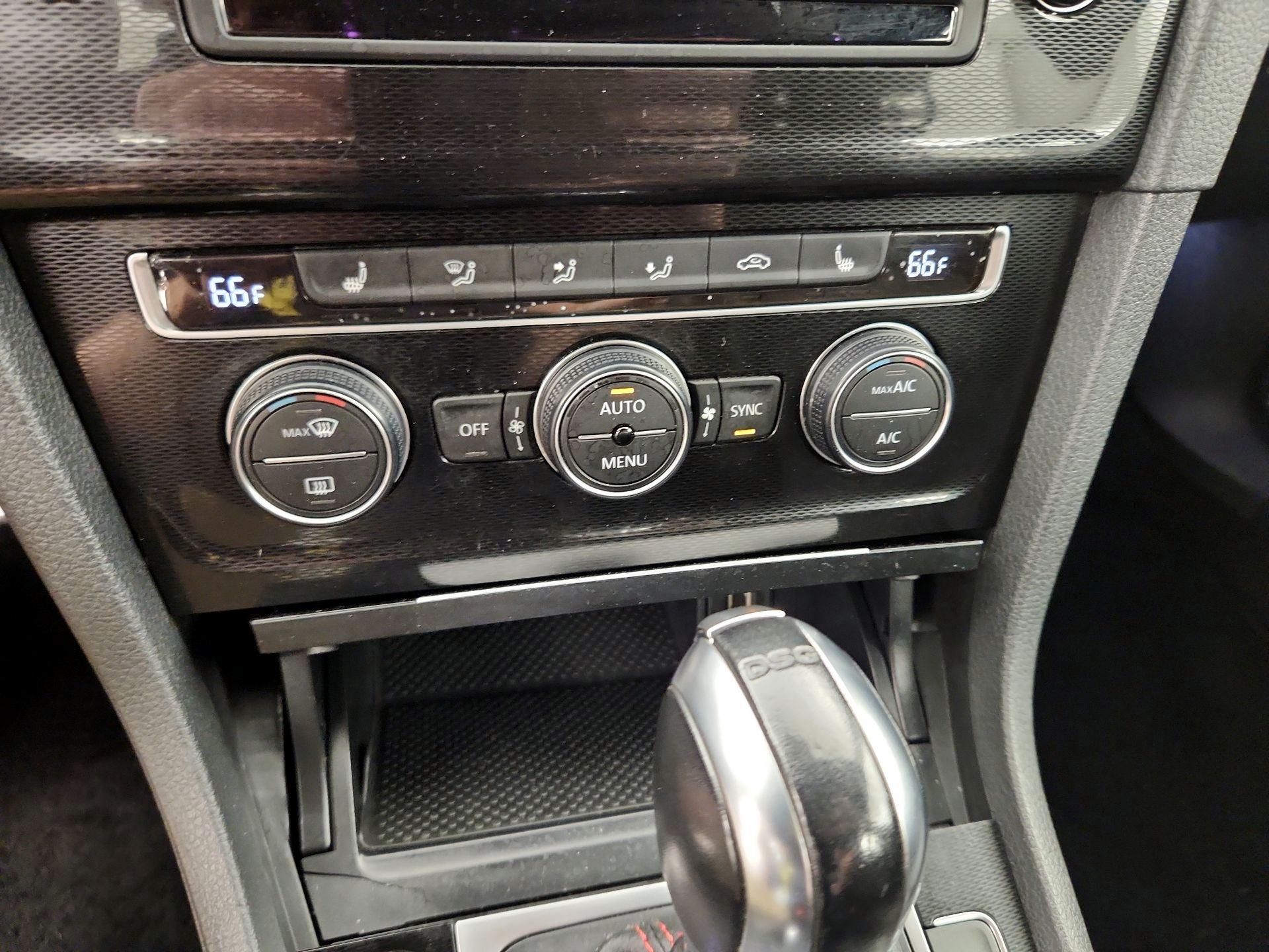 Thumbnail: 2015 Volkswagen Golf - 16