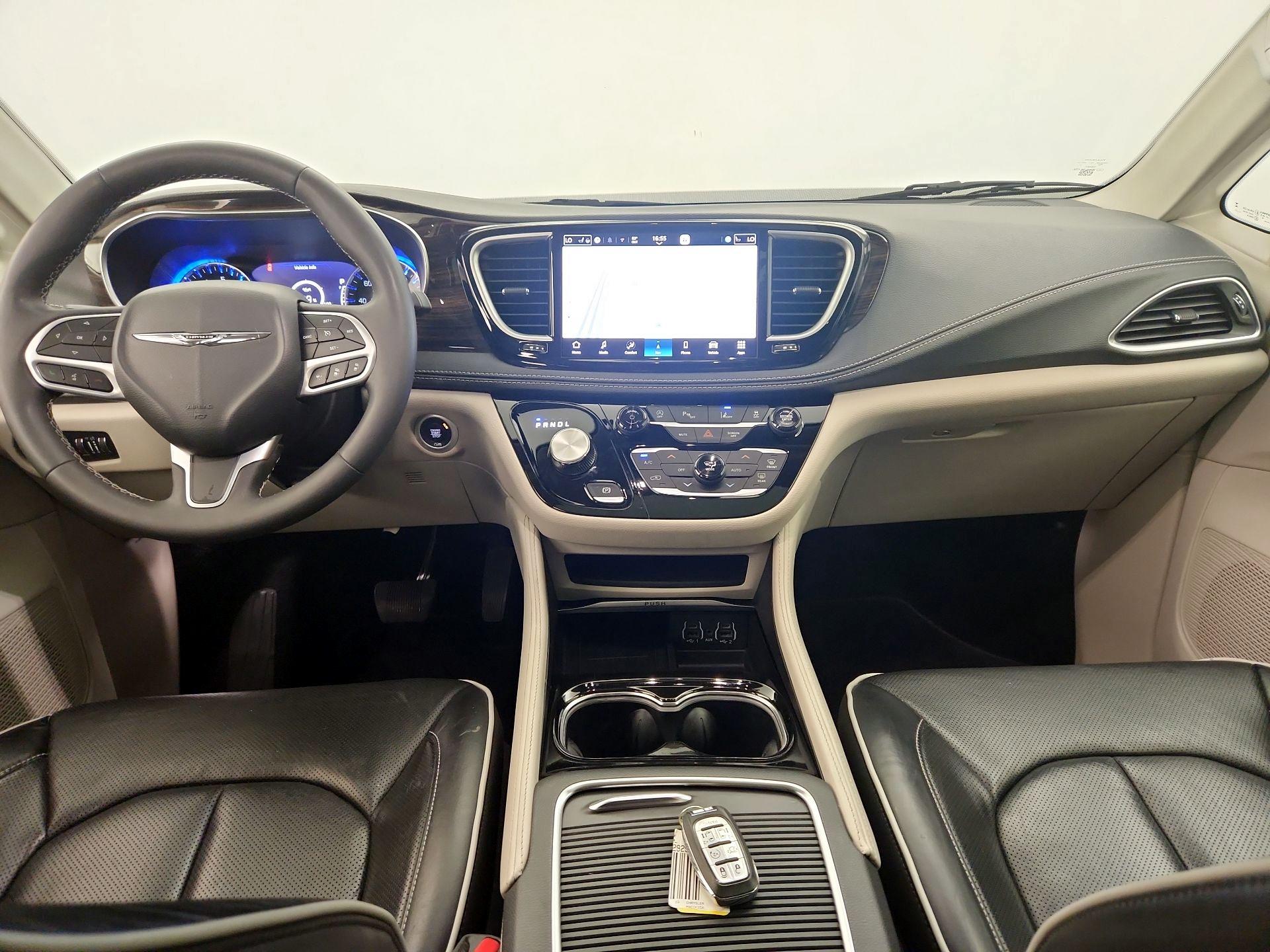 Thumbnail: 2023 Chrysler Pacifica - 9