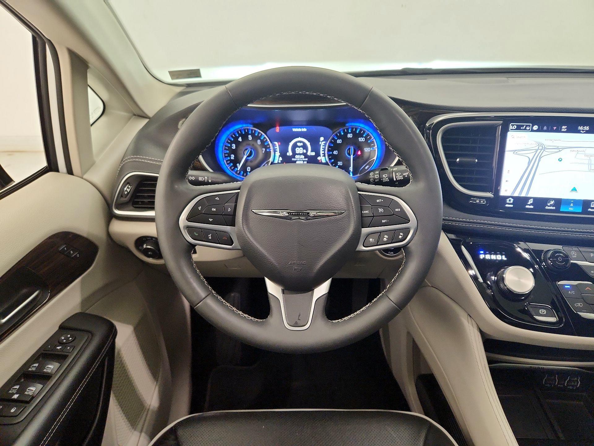 Thumbnail: 2023 Chrysler Pacifica - 10