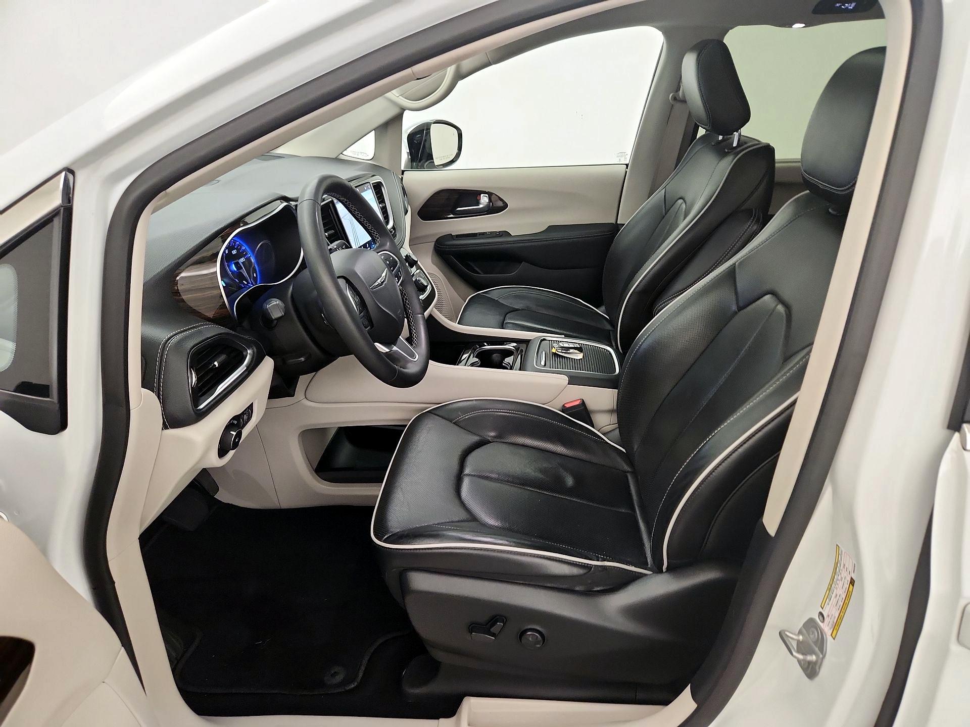 Thumbnail: 2023 Chrysler Pacifica - 11
