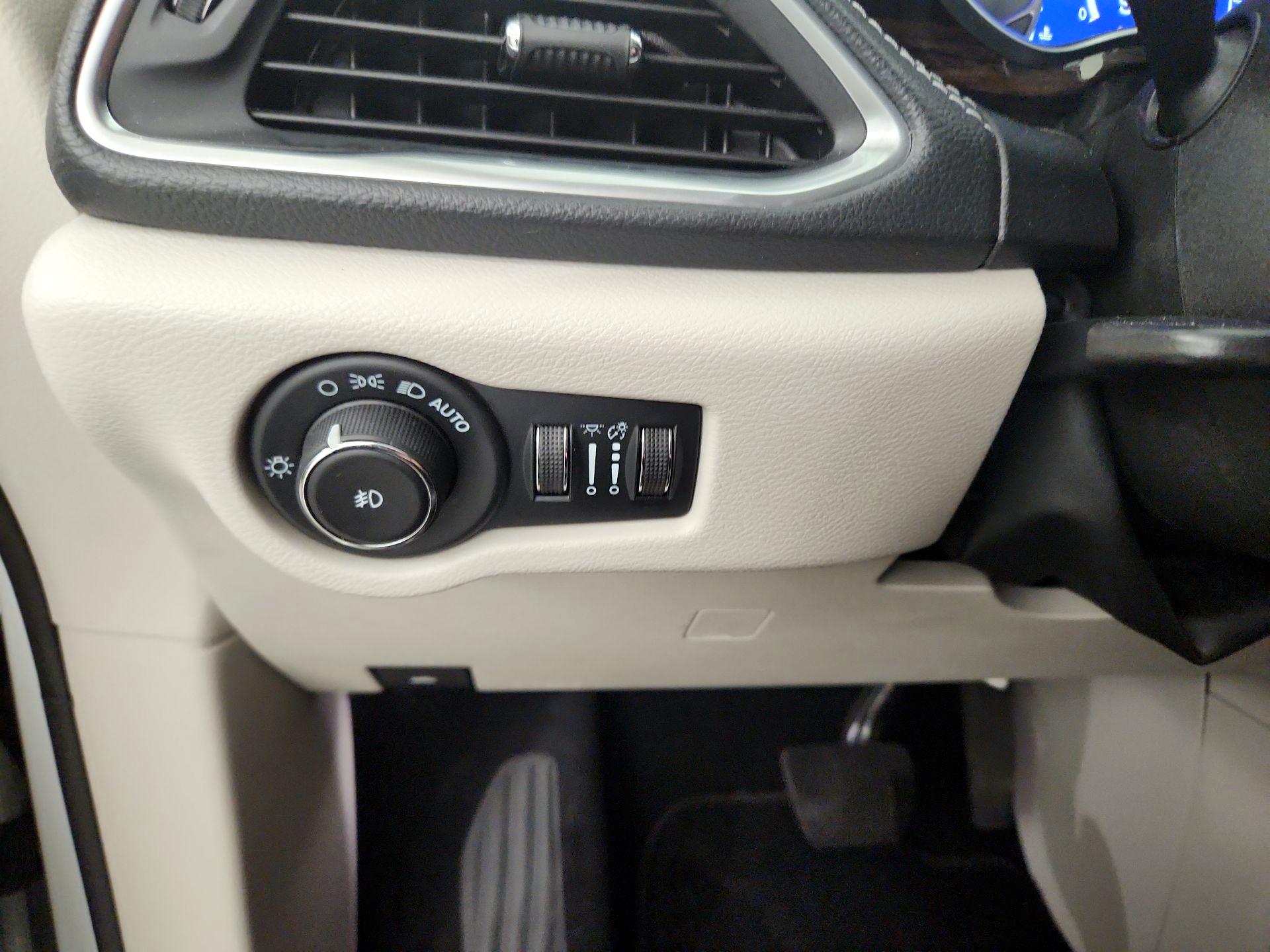 Thumbnail: 2023 Chrysler Pacifica - 13