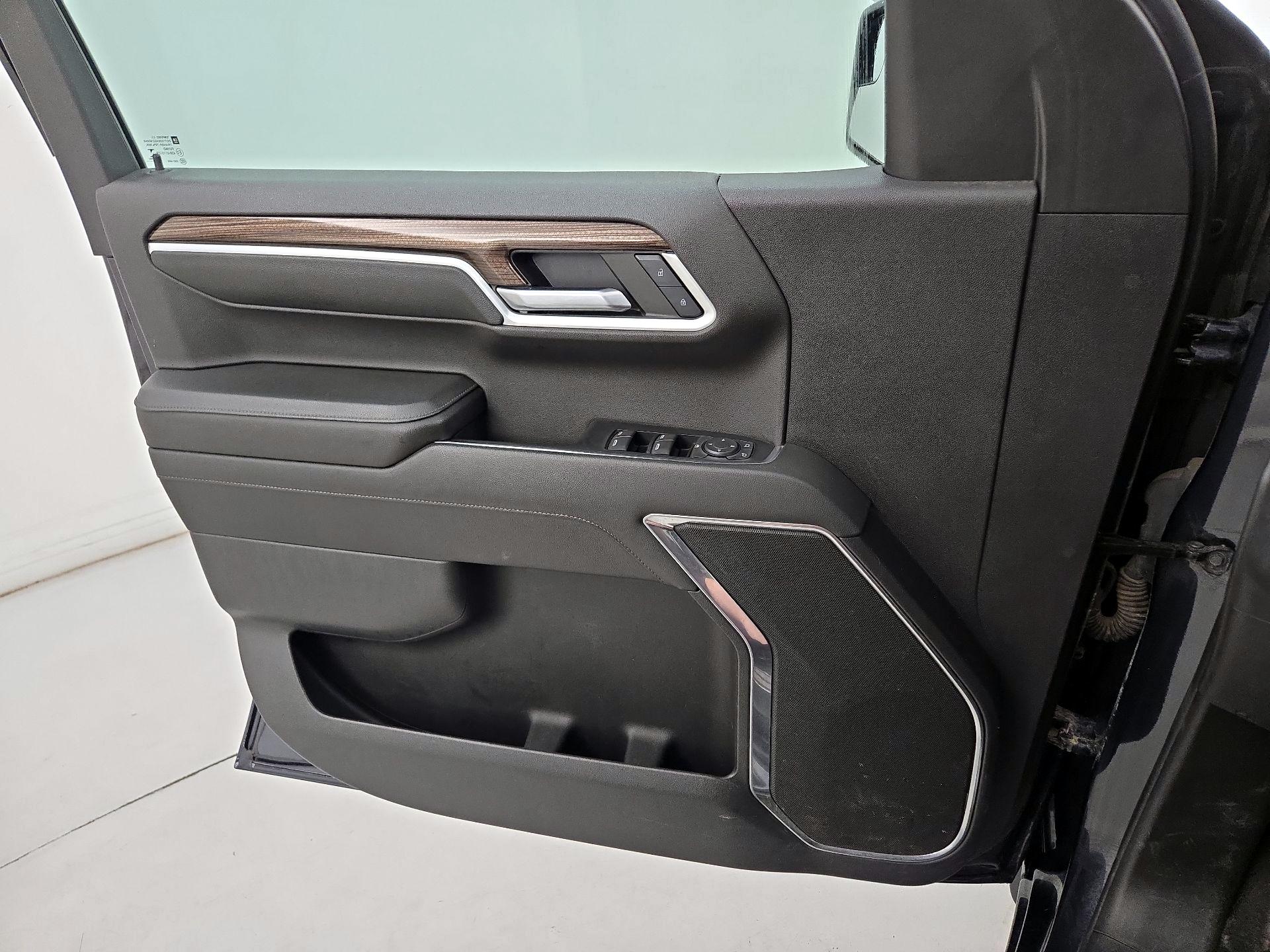 Thumbnail: 2022 Chevrolet Silverado 1500 - 12