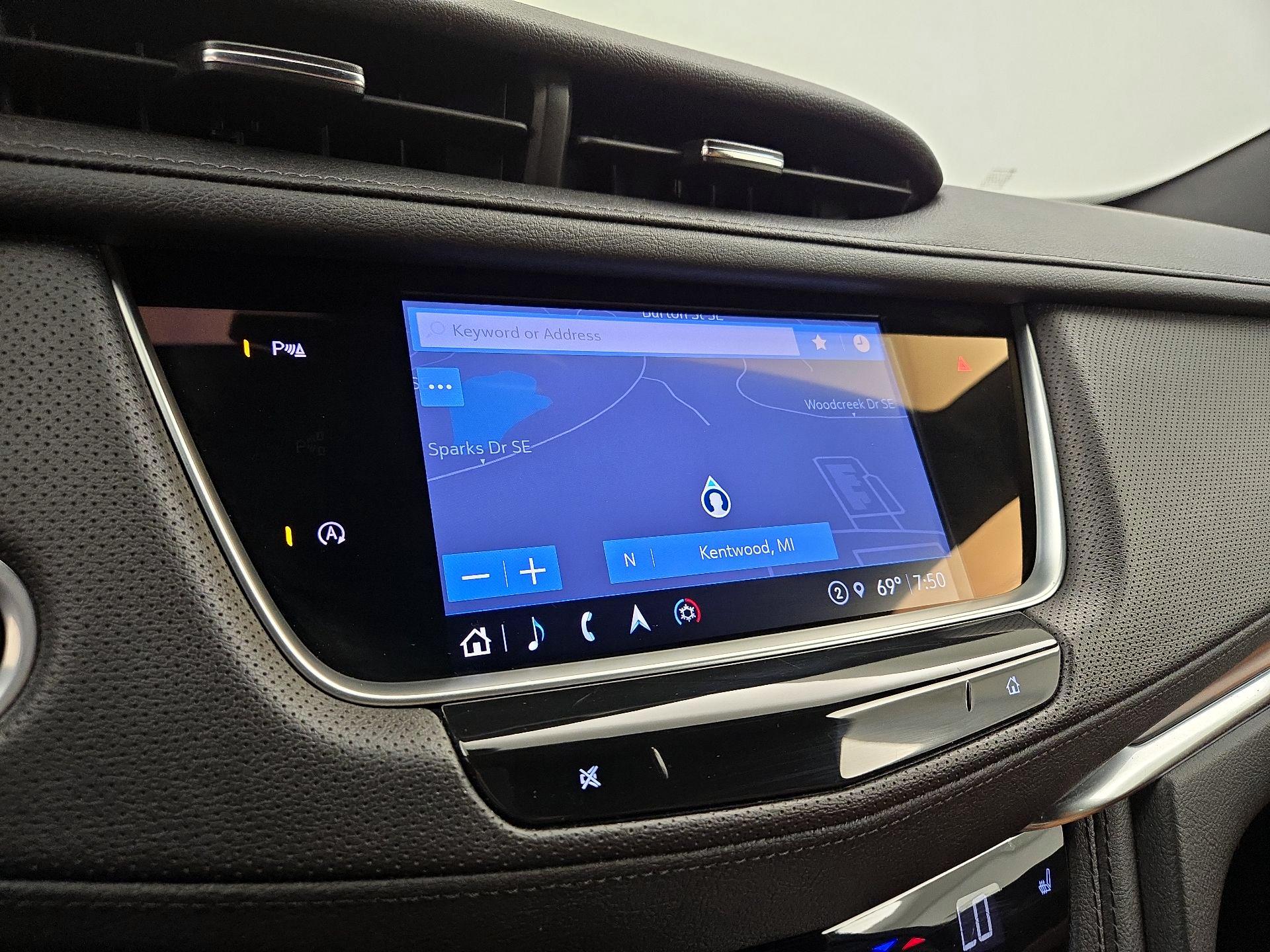 Thumbnail: 2023 Cadillac XT5 - 14