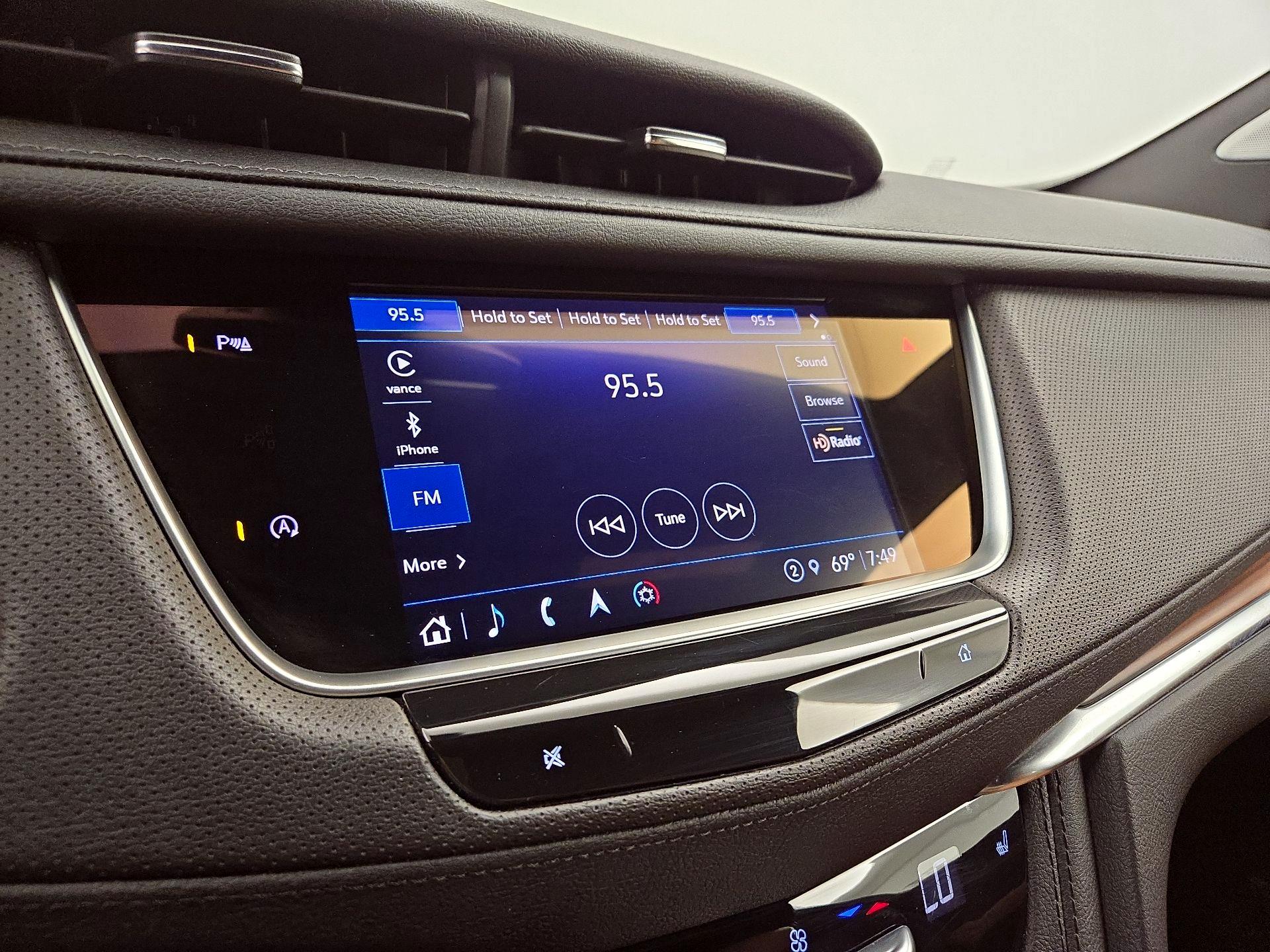 Thumbnail: 2023 Cadillac XT5 - 16