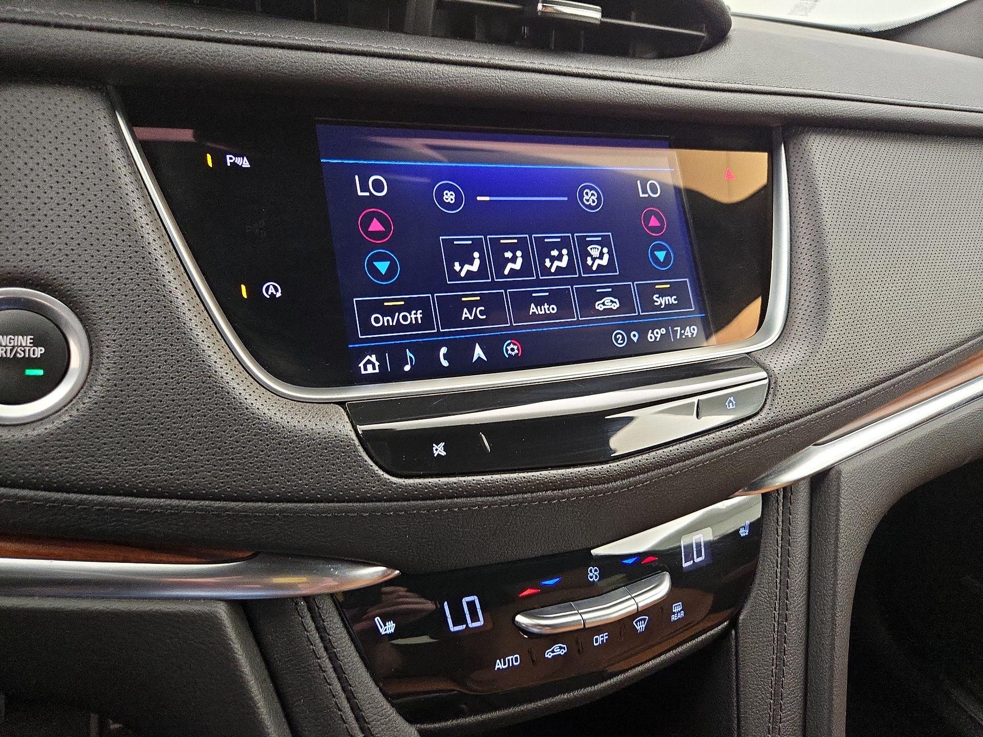 Thumbnail: 2023 Cadillac XT5 - 17