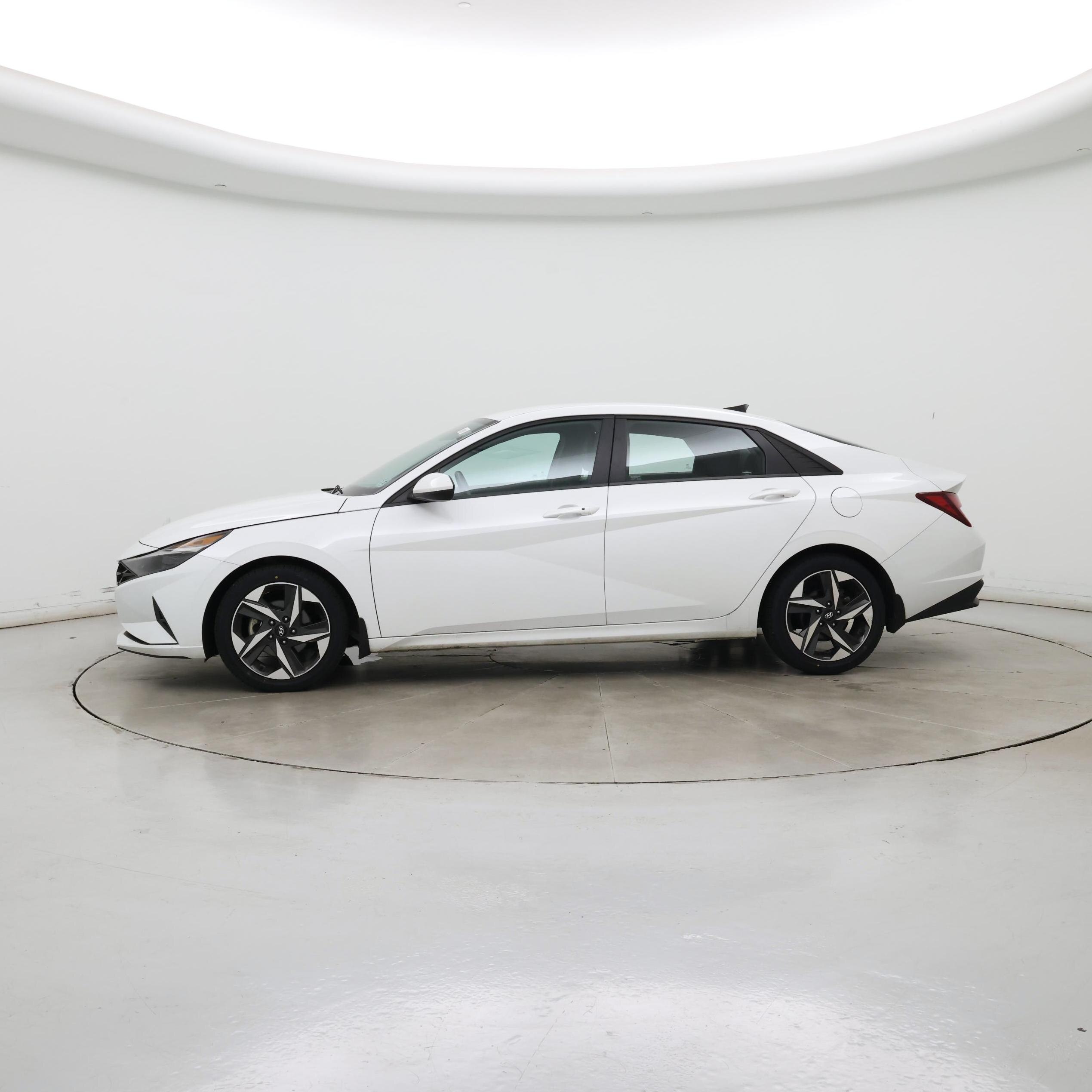 Thumbnail: 2023 Hyundai Elantra - 3