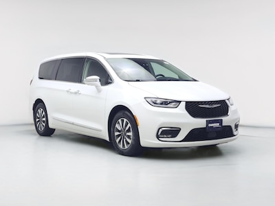 White 2022 Chrysler Pacifica Hybrid Limited