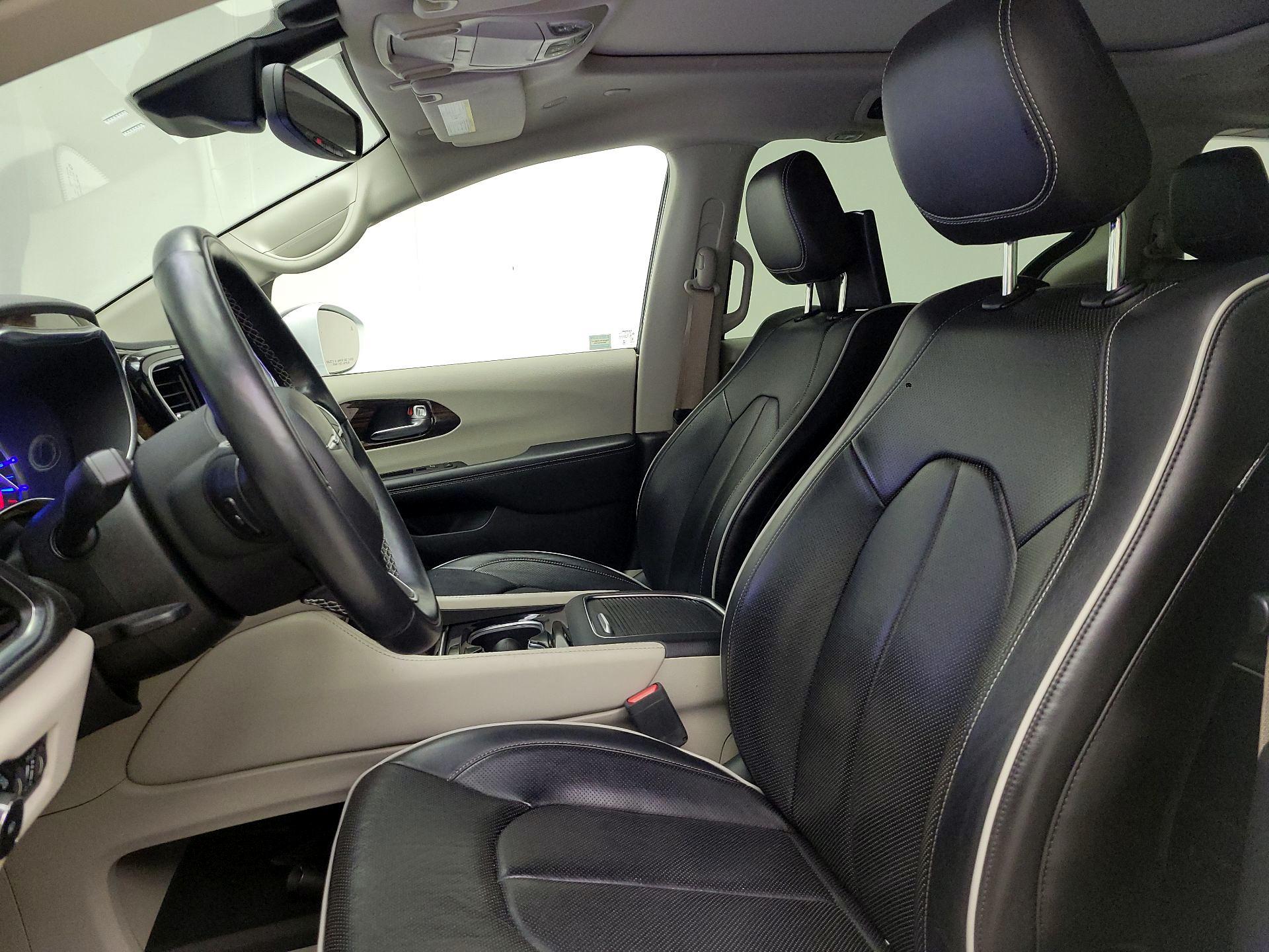 Thumbnail: 2022 Chrysler Pacifica - 11