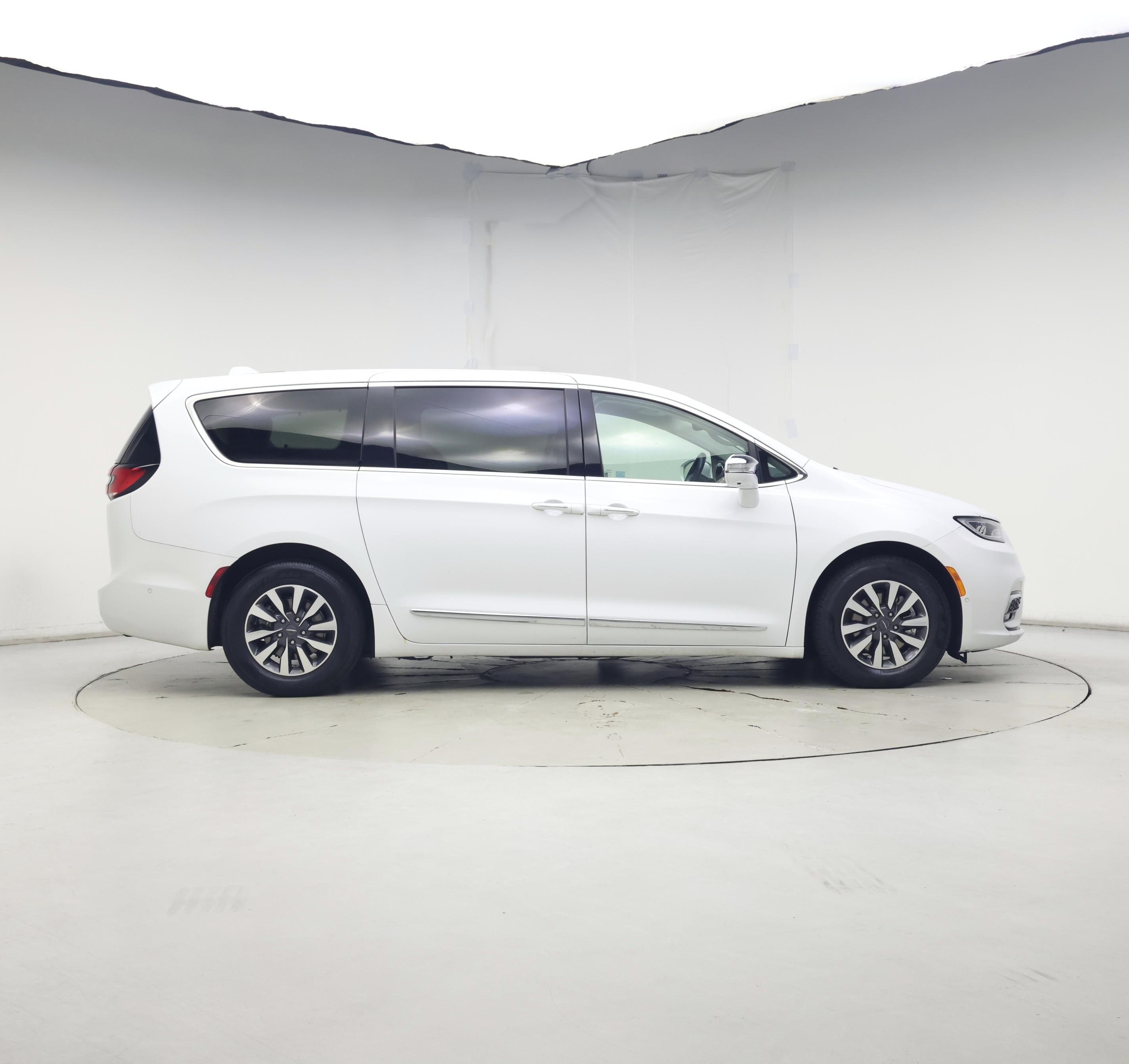 Thumbnail: 2022 Chrysler Pacifica - 7